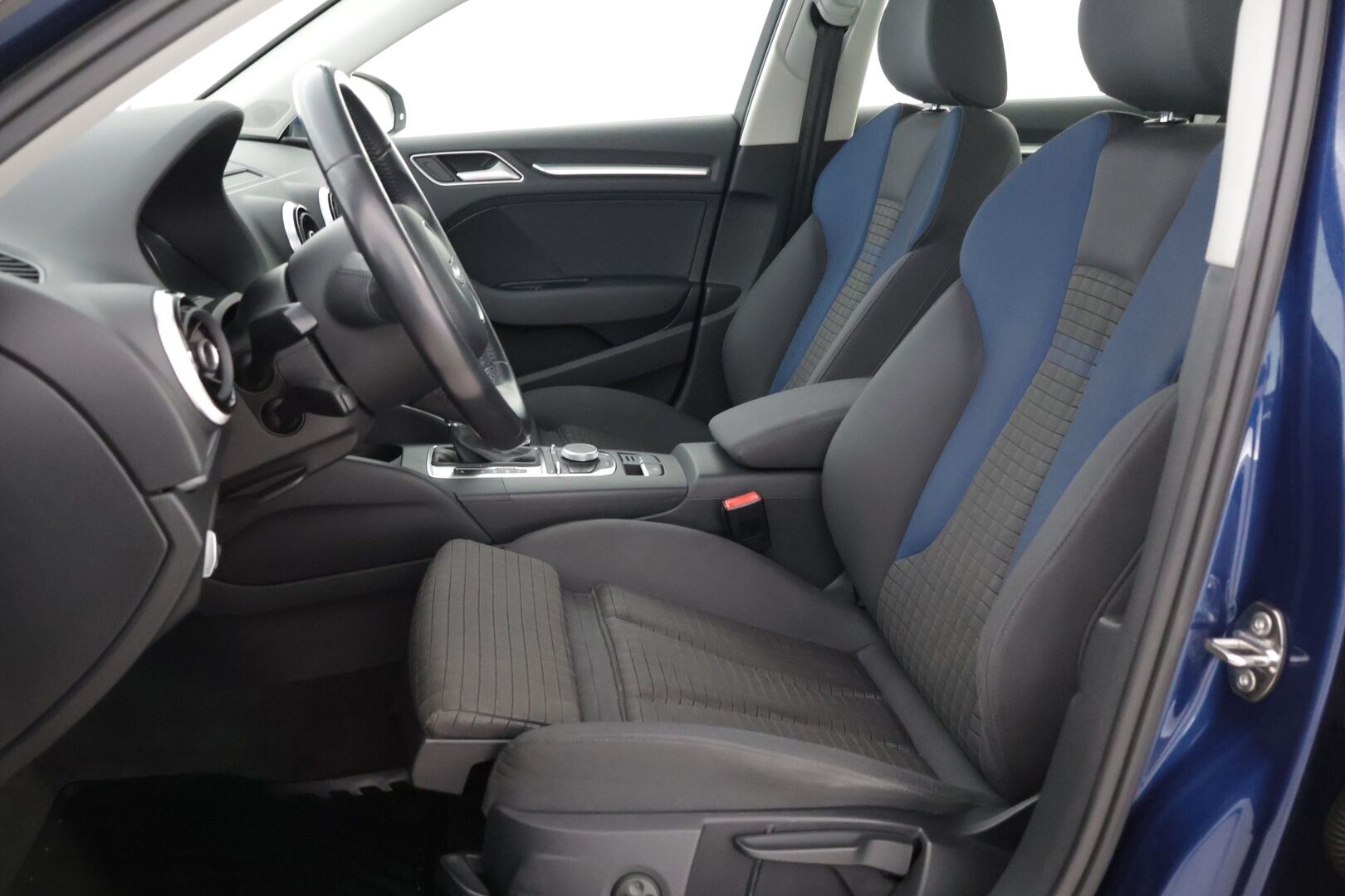 Audi A3 2014 Sportback g-tron Business Sport 1,4 TFSI * Urheiluistuimet / Xenon / Lohko + sisä / P-tutkat * - Renkaat kunnossa / Katsastettu / Jakopää ok / HALPA *