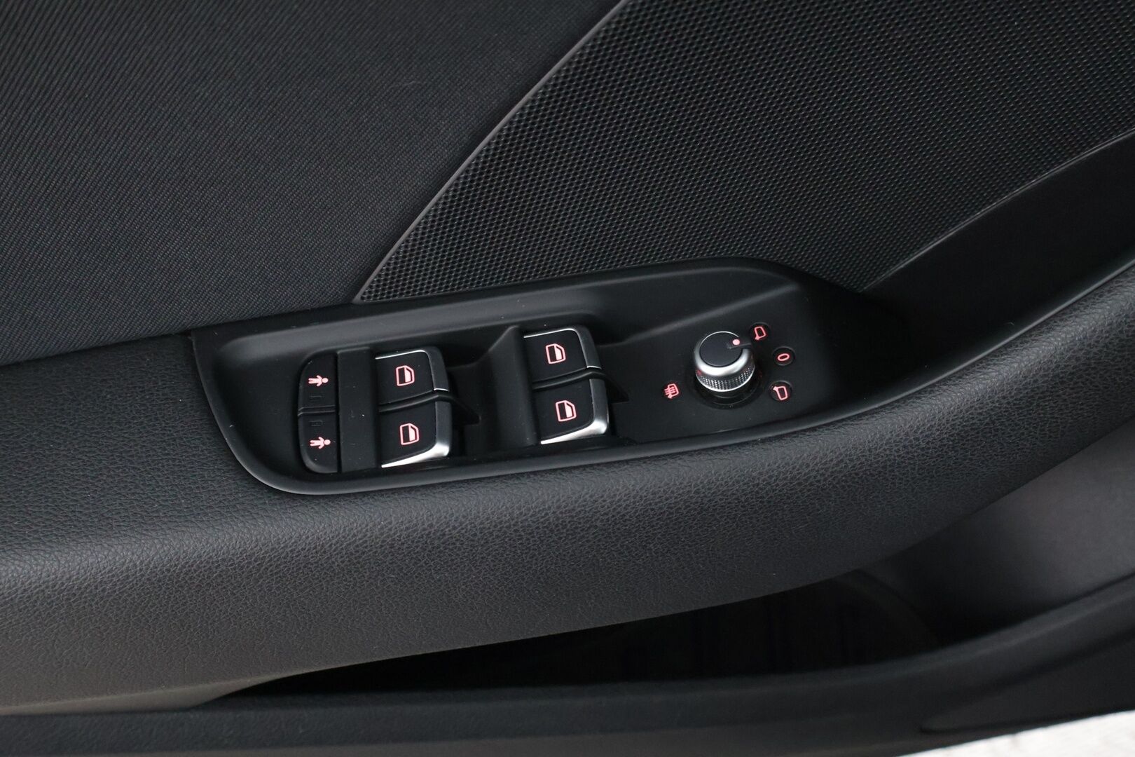 Audi A3 2014 Sportback g-tron Business Sport 1,4 TFSI * Urheiluistuimet / Xenon / Lohko + sisä / P-tutkat * - Renkaat kunnossa / Katsastettu / Jakopää ok / HALPA *