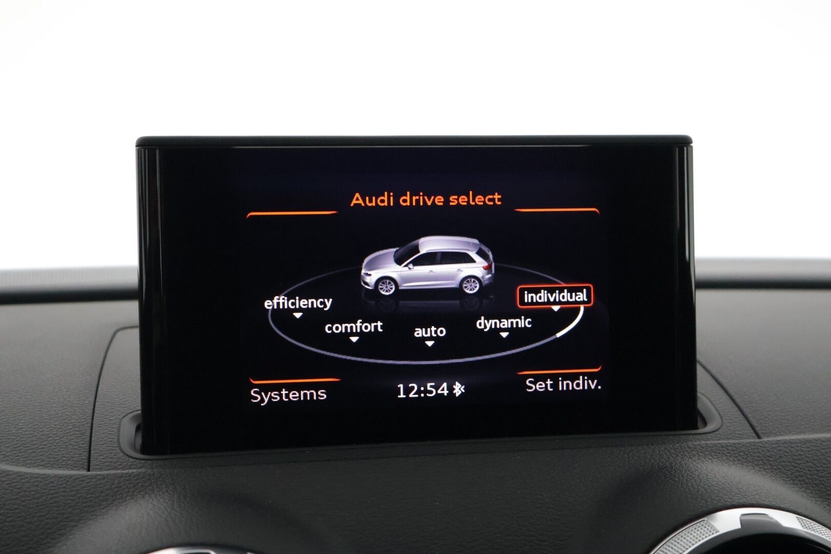Audi A3 2014 Sportback g-tron Business Sport 1,4 TFSI * Urheiluistuimet / Xenon / Lohko + sisä / P-tutkat * - Renkaat kunnossa / Katsastettu / Jakopää ok / HALPA *