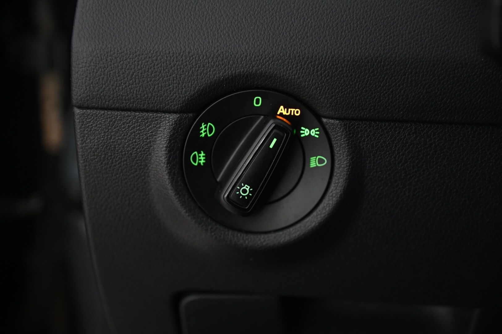 Skoda Octavia 2014 Combi 1,8 TSI 4x4 Elegance DSG Autom. *Webasto / Koukku / Kuskin penkki muistilla / Suomi-auto* - *Kahdet renkaat aluvanteilla / Juuri huollettu!*