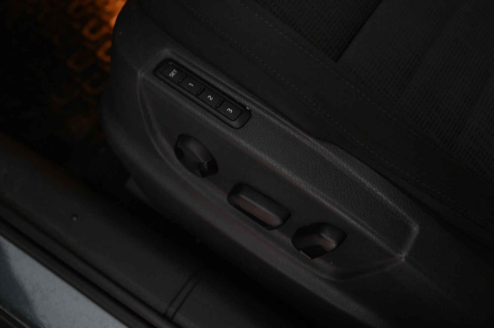Skoda Octavia 2014 Combi 1,8 TSI 4x4 Elegance DSG Autom. *Webasto / Koukku / Kuskin penkki muistilla / Suomi-auto* - *Kahdet renkaat aluvanteilla / Juuri huollettu!*