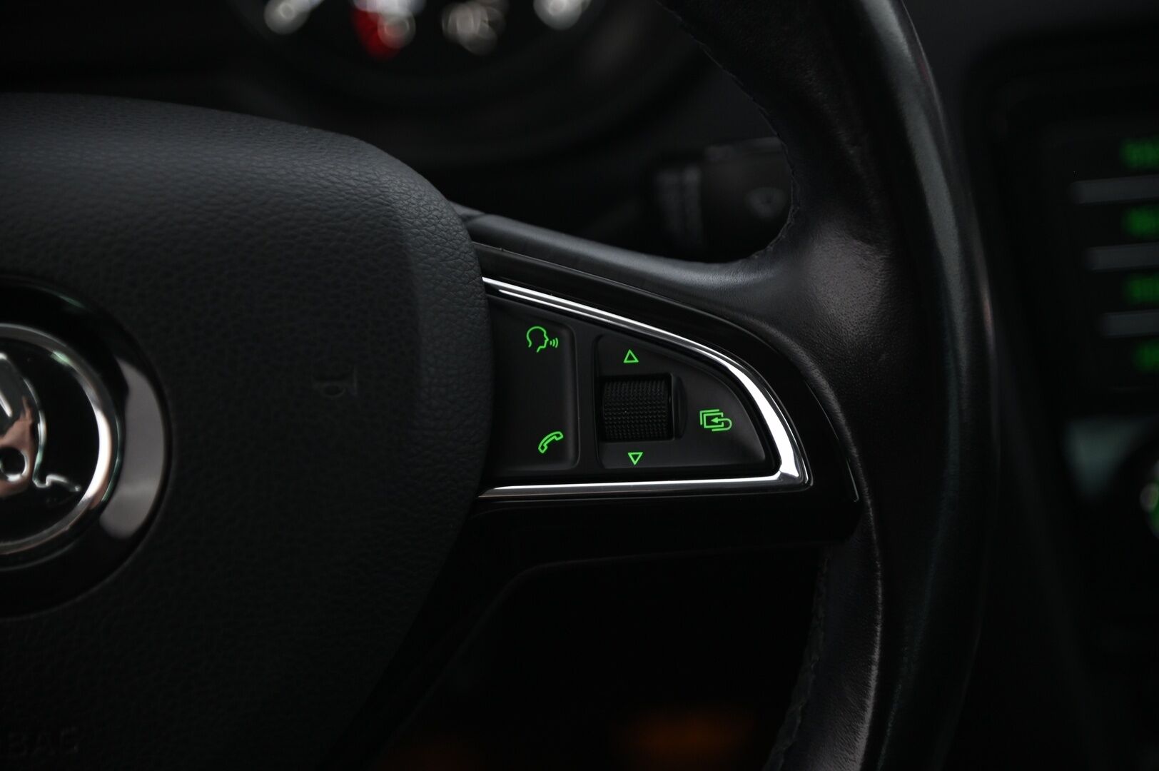 Skoda Octavia 2014 Combi 1,8 TSI 4x4 Elegance DSG Autom. *Webasto / Koukku / Kuskin penkki muistilla / Suomi-auto* - *Kahdet renkaat aluvanteilla / Juuri huollettu!*