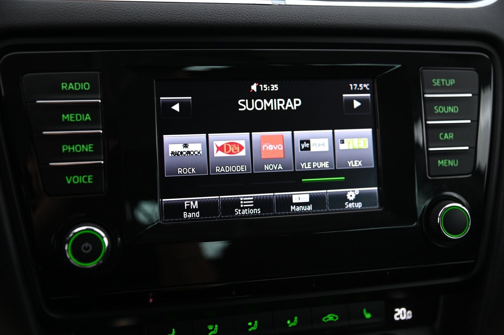 Skoda Octavia 2014 Combi 1,8 TSI 4x4 Elegance DSG Autom. *Webasto / Koukku / Kuskin penkki muistilla / Suomi-auto* - *Kahdet renkaat aluvanteilla / Juuri huollettu!*