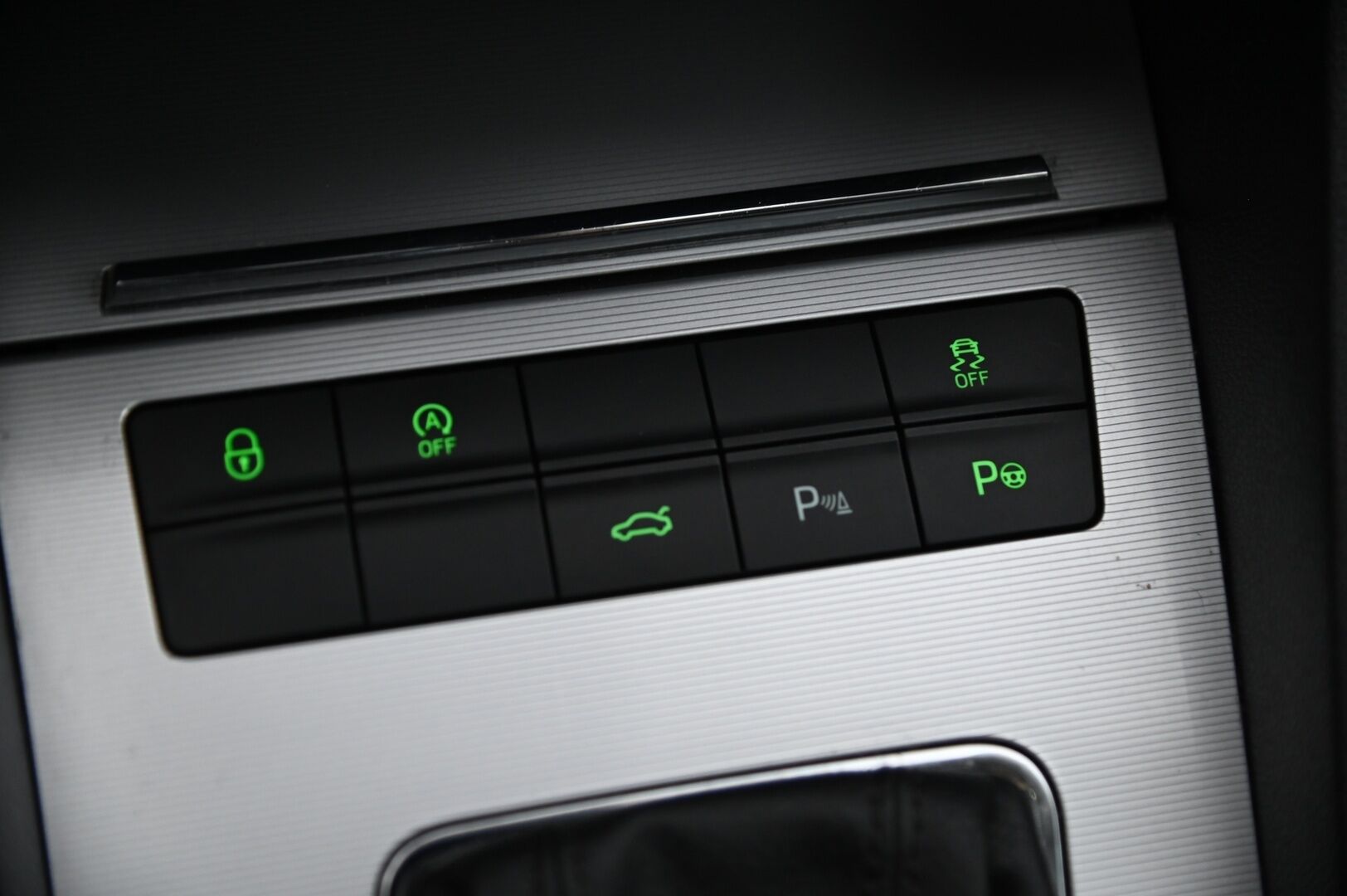 Skoda Octavia 2014 Combi 1,8 TSI 4x4 Elegance DSG Autom. *Webasto / Koukku / Kuskin penkki muistilla / Suomi-auto* - *Kahdet renkaat aluvanteilla / Juuri huollettu!*