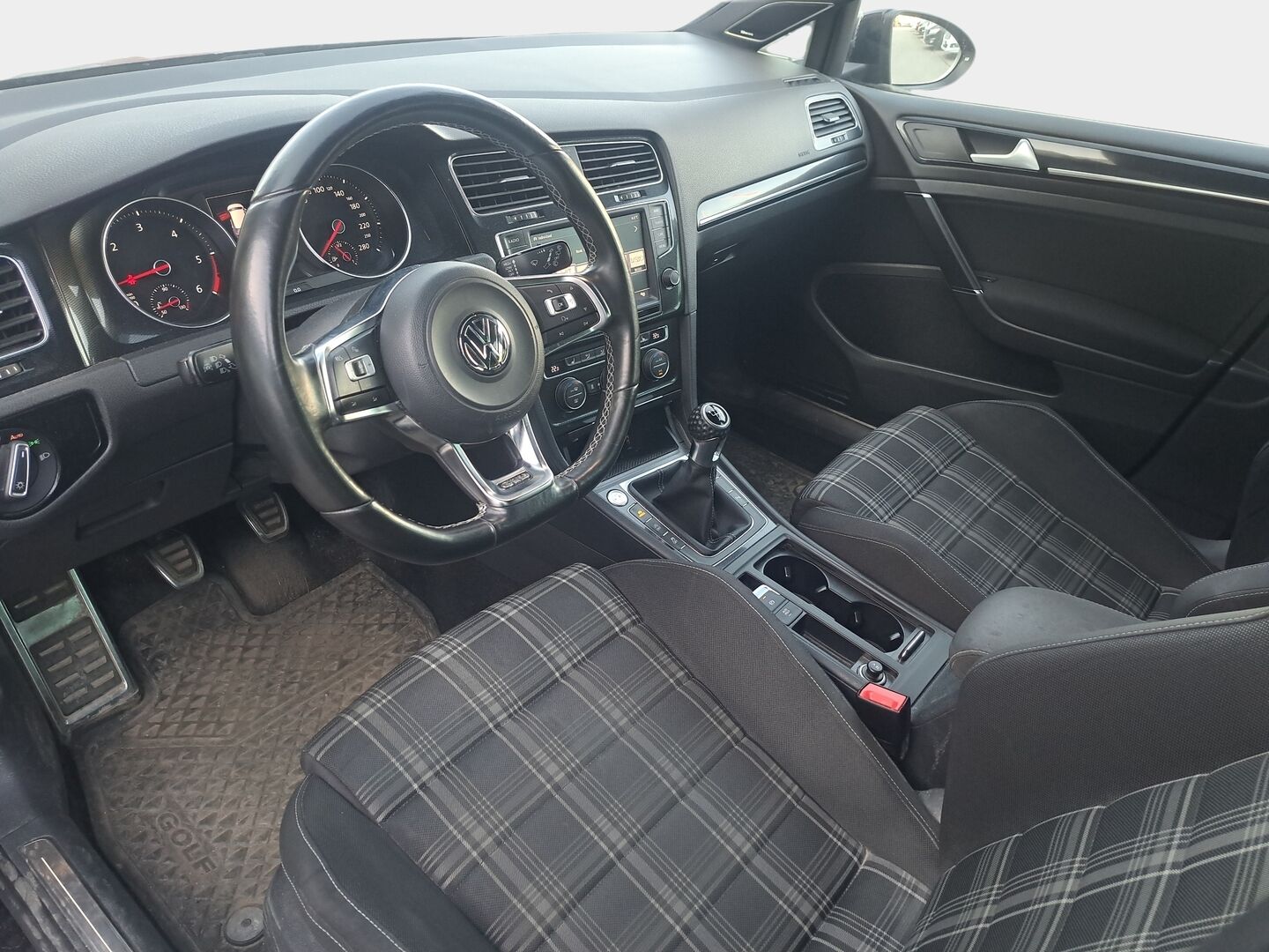 Volkswagen Golf 2014 GTD 2,0 TDI 135 kW (184 hv) BlueMotion Technology * ACC / Dynaudio / Webasto / Sporttipenkit / P. Tutkat / Bi-Xenon * - Juuri saapunut! / Suomi-auto