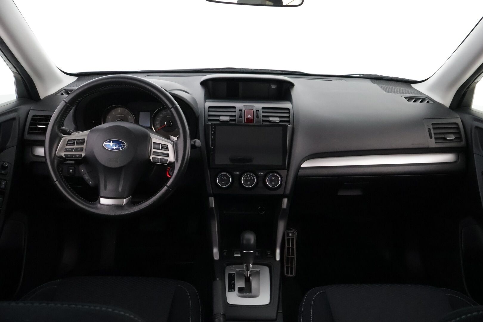 Subaru Forester 2014 2,0i XS CVT * 2Om Suomiauto / Merkkihuollot / Vetokoukku / Peruutuskamera / Lohko & Sisäpistoke / Vakkari - Harvinaisen siisti / Juuri tullut Tampereelle!