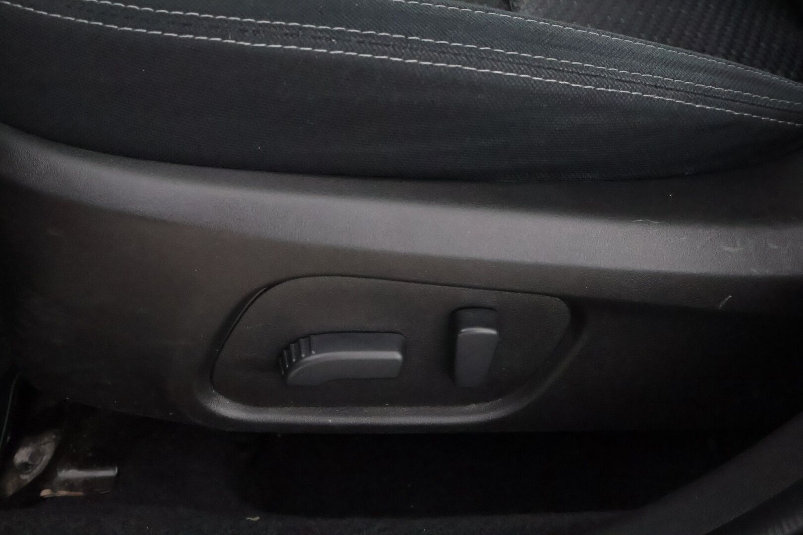 Subaru Forester 2014 2,0i XS CVT * 2Om Suomiauto / Merkkihuollot / Vetokoukku / Peruutuskamera / Lohko & Sisäpistoke / Vakkari - Harvinaisen siisti / Juuri tullut Tampereelle!