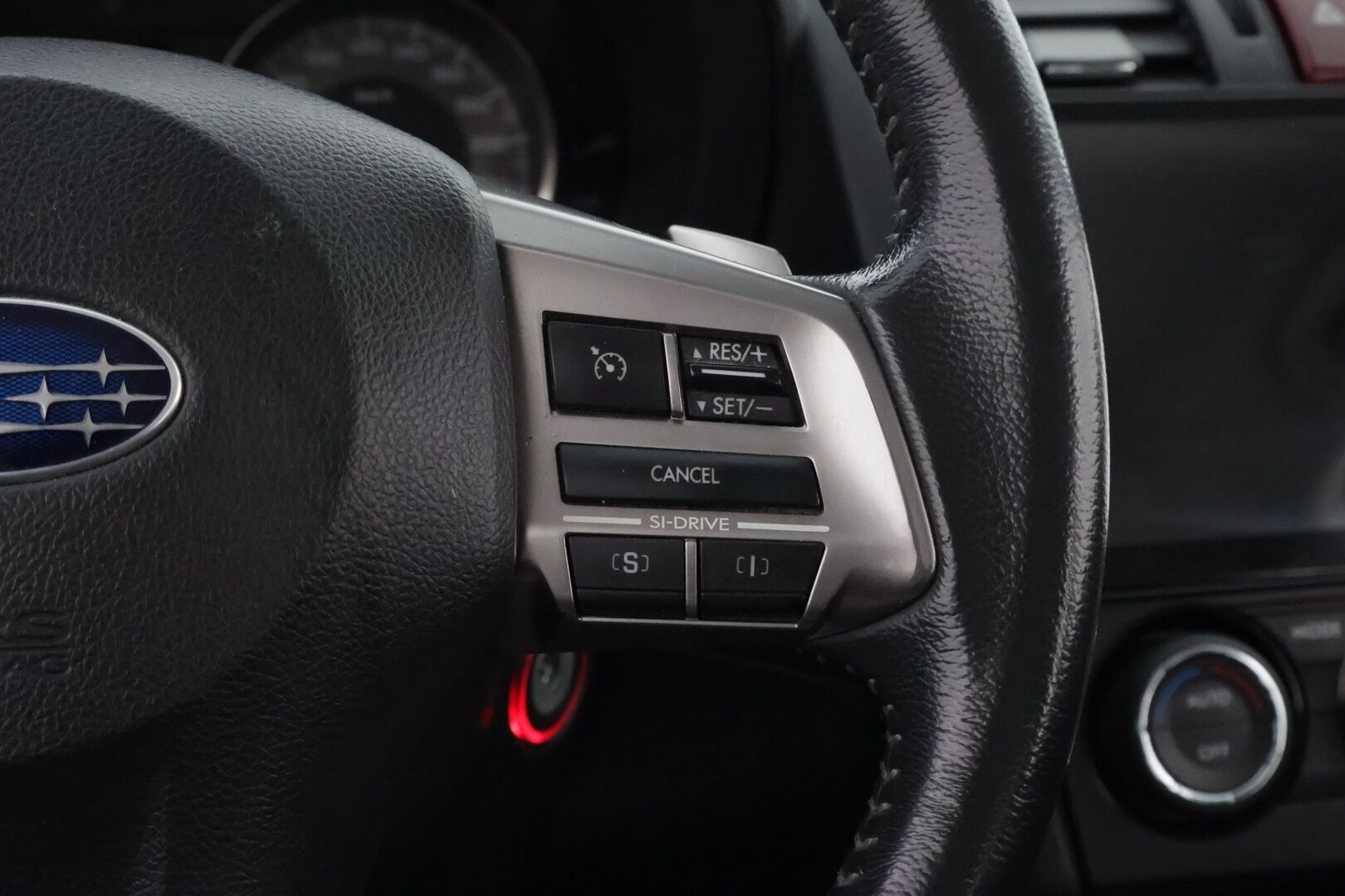 Subaru Forester 2014 2,0i XS CVT * 2Om Suomiauto / Merkkihuollot / Vetokoukku / Peruutuskamera / Lohko & Sisäpistoke / Vakkari - Harvinaisen siisti / Juuri tullut Tampereelle!