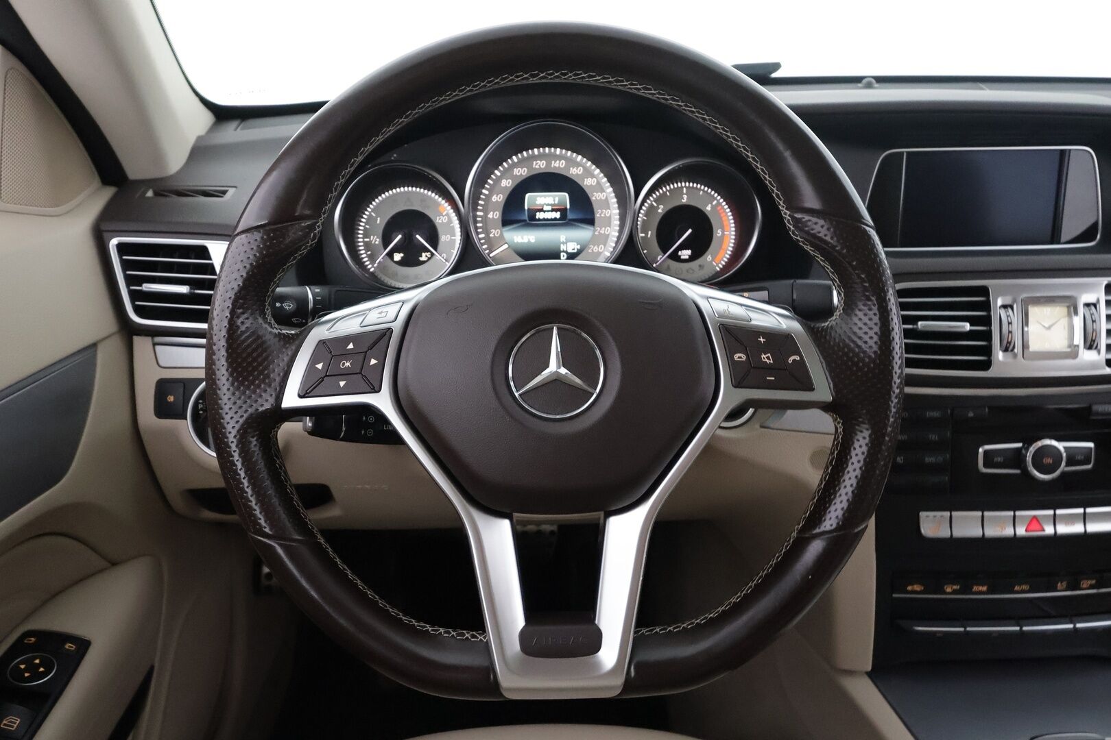 Mercedes-Benz E 2014 250 CDI BE Coupé AMG A - | Vakkari | Lohko | ILS LED | Panorama | Osasähköt | P.tutkat | Nahat | Suomi-auto | Kahdet Renkaat |