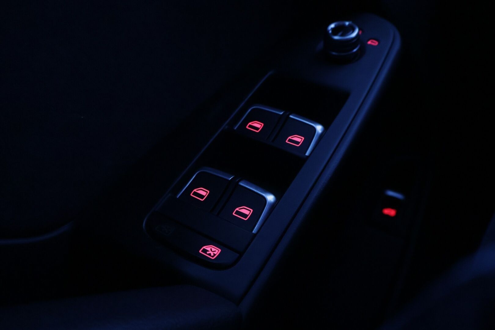 Audi A4 allroad quattro 2014 Business Sport 2,0 TDI 140 kW quattro S tronic *Adapt. vak / P. Tutkat / Lohko / Vetokoukku / S. luukku / Xenon* - Juuri huollettu! / Uudet nasta renkaat / Suomi-auto