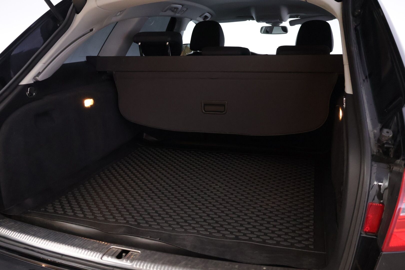 Audi A4 allroad quattro 2014 Business Sport 2,0 TDI 140 kW quattro S tronic *Adapt. vak / P. Tutkat / Lohko / Vetokoukku / S. luukku / Xenon* - Juuri huollettu! / Uudet nasta renkaat / Suomi-auto