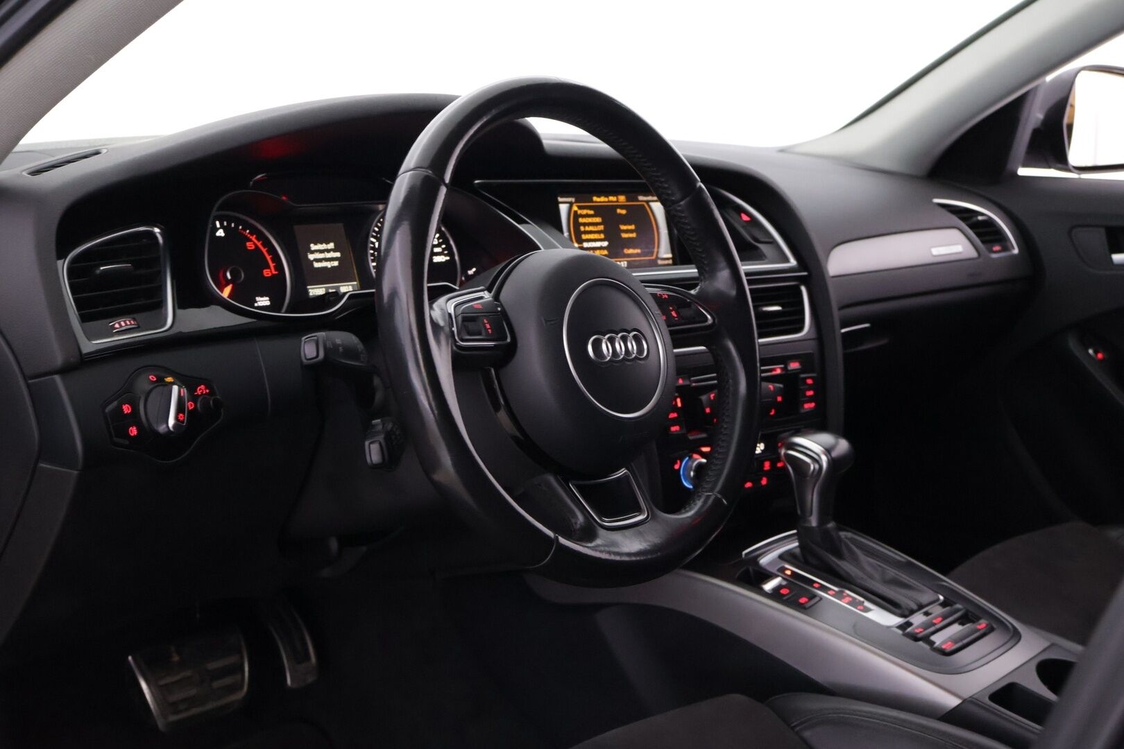 Audi A4 allroad quattro 2014 Business Sport 2,0 TDI 140 kW quattro S tronic *Adapt. vak / P. Tutkat / Lohko / Vetokoukku / S. luukku / Xenon* - Juuri huollettu! / Uudet nasta renkaat / Suomi-auto