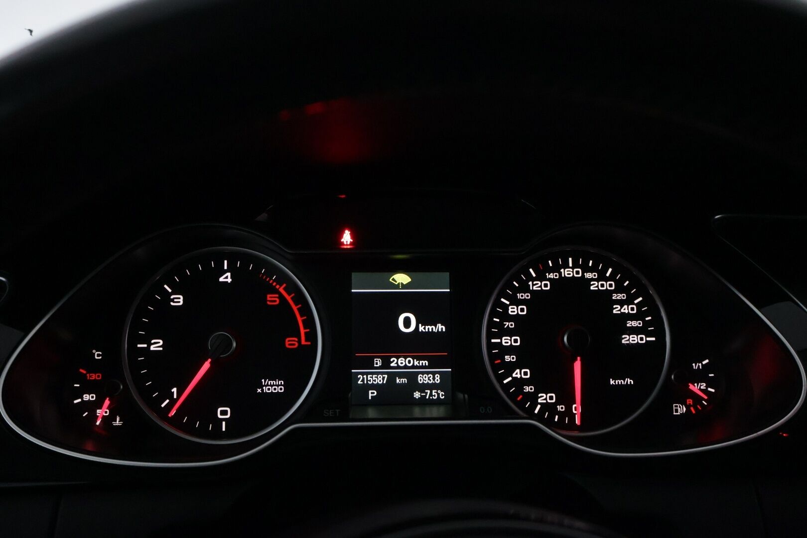 Audi A4 allroad quattro 2014 Business Sport 2,0 TDI 140 kW quattro S tronic *Adapt. vak / P. Tutkat / Lohko / Vetokoukku / S. luukku / Xenon* - Juuri huollettu! / Uudet nasta renkaat / Suomi-auto