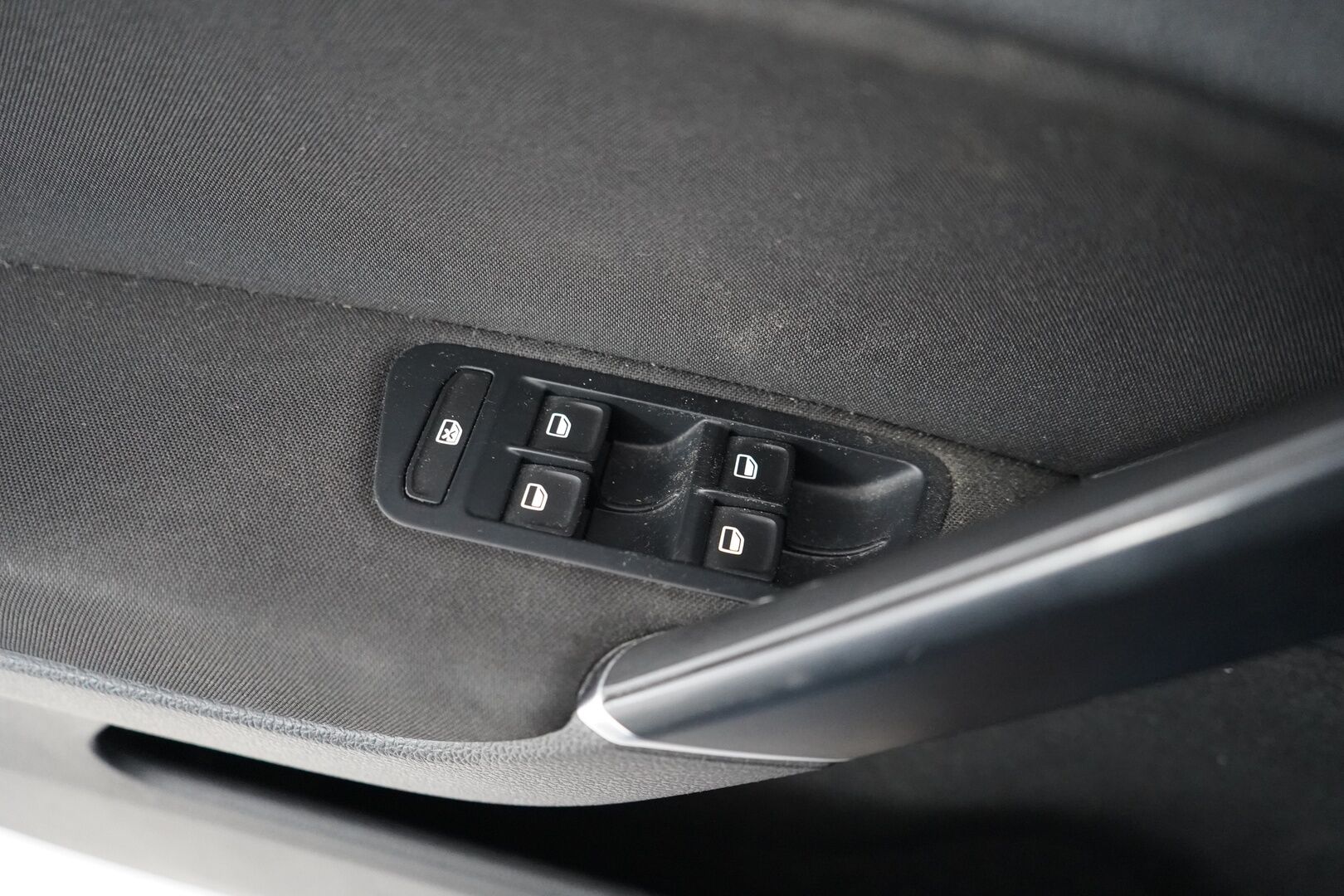 Volkswagen Golf 2014 Comfortline 1,6 TDI 77 kW (105 hv) BlueMotion Technology 4MOTION 4-ovinen - YritysOutlet - Myydään vain yrityksille - Suomi-auto | 2x renkaat | Jakopää tehty 2025 ja 263tkm kohdalla