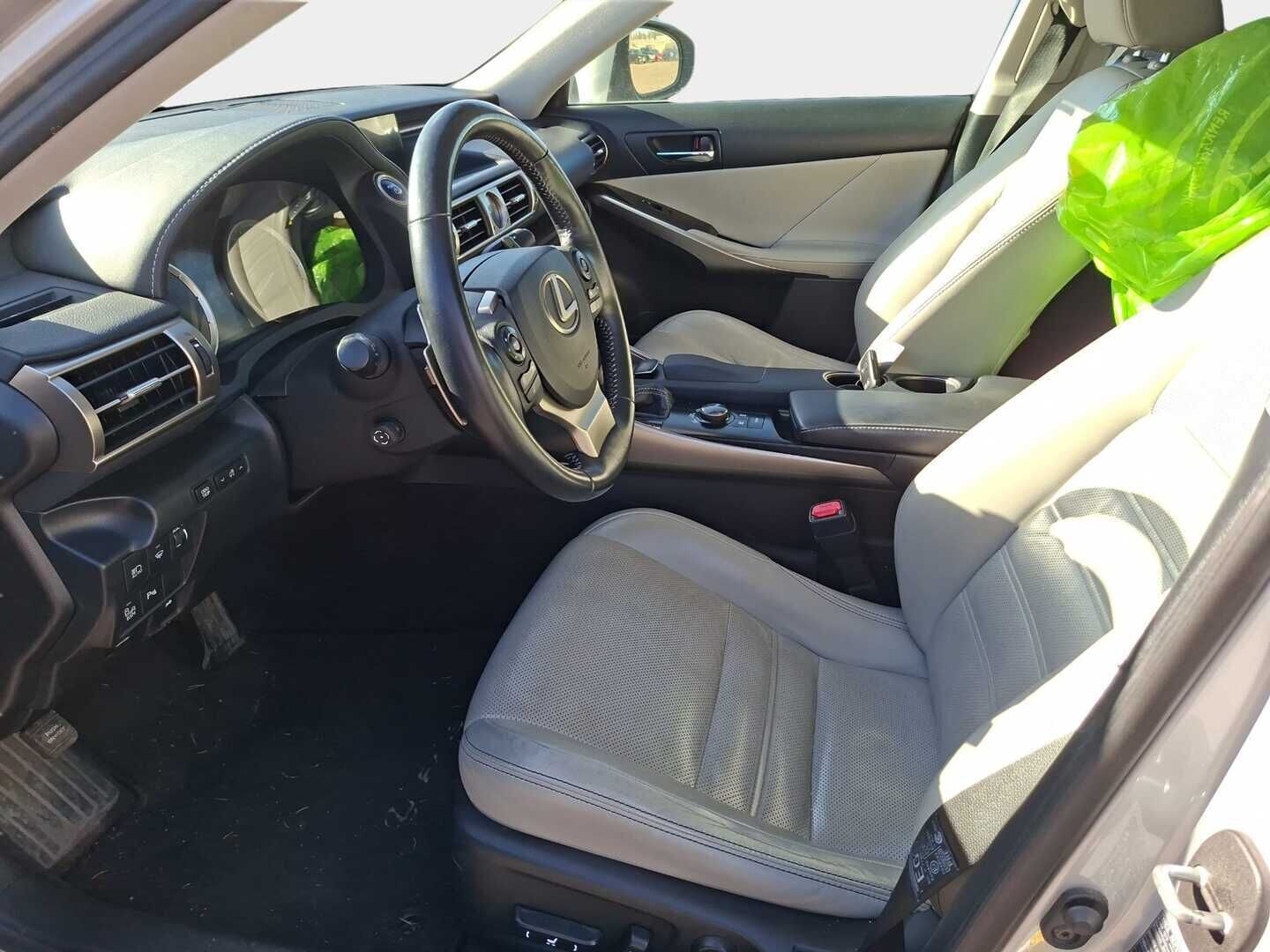 Lexus IS 2014 300h Premier ** ACC / Webasto / Mark&Levinson / Ilmastoidut muistinahat / KeylessGo - Suomi-auto / Hyvä huoltohistoria / Kahdet renkaat vanteilla / Juuri katsastettu