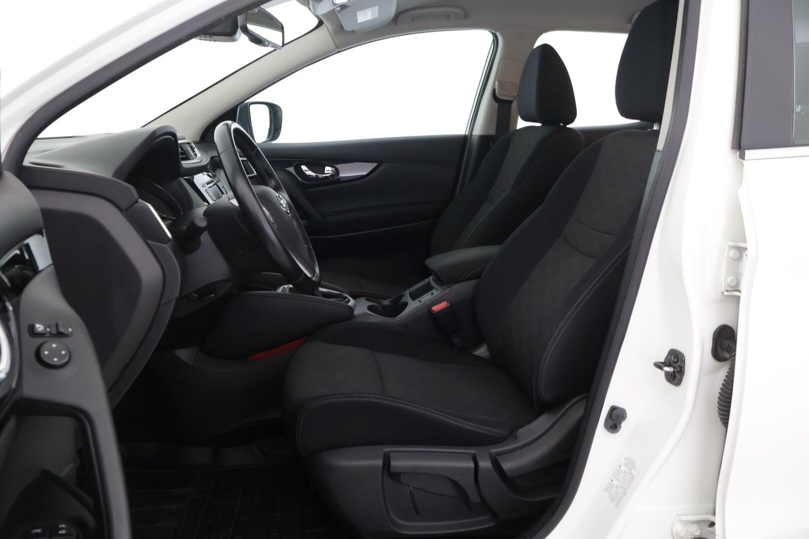 Nissan Qashqai 2014 DIG-T 115 Acenta 2WD 6M/T Safety Pack - Suomi-auto | Lohkolämmitin | P-Tutkat | Koukku | 2x Renkaat