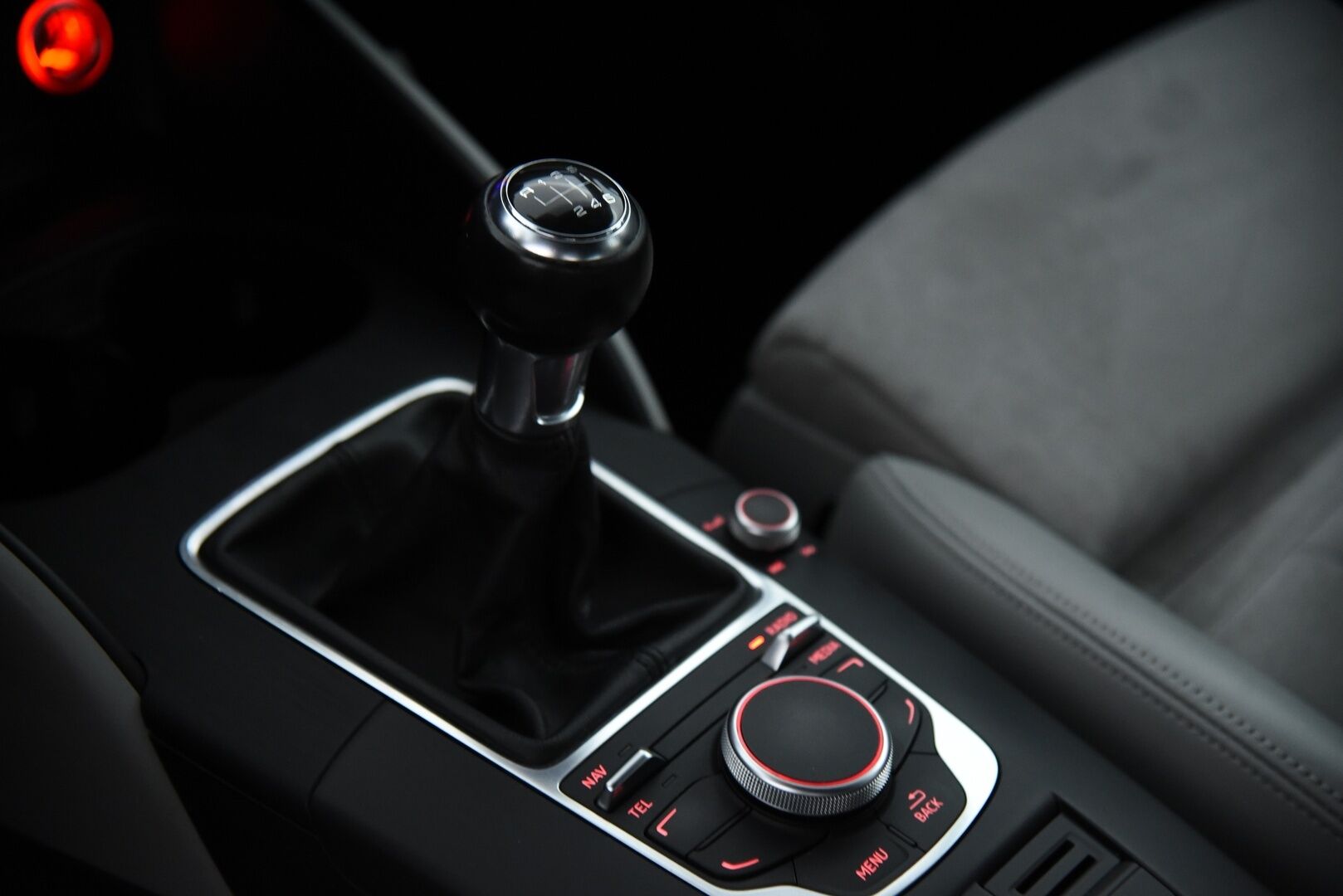 Audi A3 2014 Sportback Land of quattro Edition 2,0 TDI 110 kW quattro / Koukku / Xenon / Lohkolämmitin / Alcantara - Hieno Suomi-auto nelivetona / Juuri huollettu!