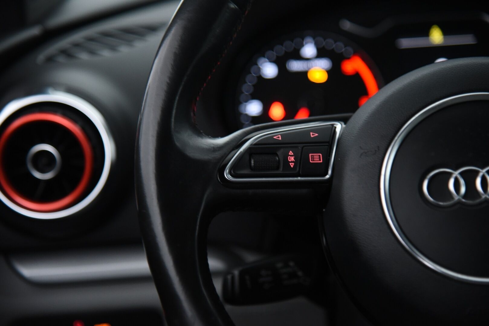 Audi A3 2014 Sportback Land of quattro Edition 2,0 TDI 110 kW quattro / Koukku / Xenon / Lohkolämmitin / Alcantara - Hieno Suomi-auto nelivetona / Juuri huollettu!