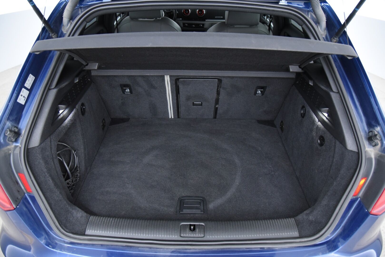 Audi A3 2014 Sportback Land of quattro Edition 2,0 TDI 110 kW quattro / Koukku / Xenon / Lohkolämmitin / Alcantara - Hieno Suomi-auto nelivetona / Juuri huollettu!