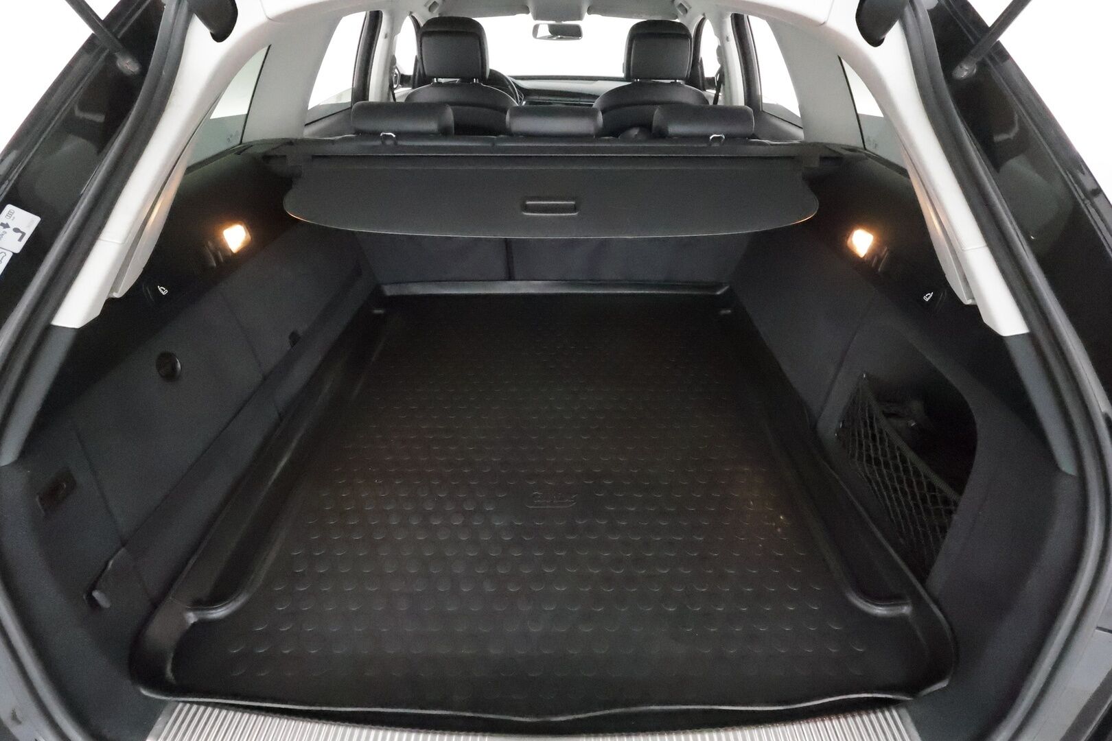 Audi A6 allroad quattro 2014 Business 3,0 V6 TDI 150 kW S tronic **Webasto / Koukku / Ilma-alusta / Xenon / Sporttinahat Muistilla / P.Tutkat** - Suomi-auto / Kahdet Renkaat 