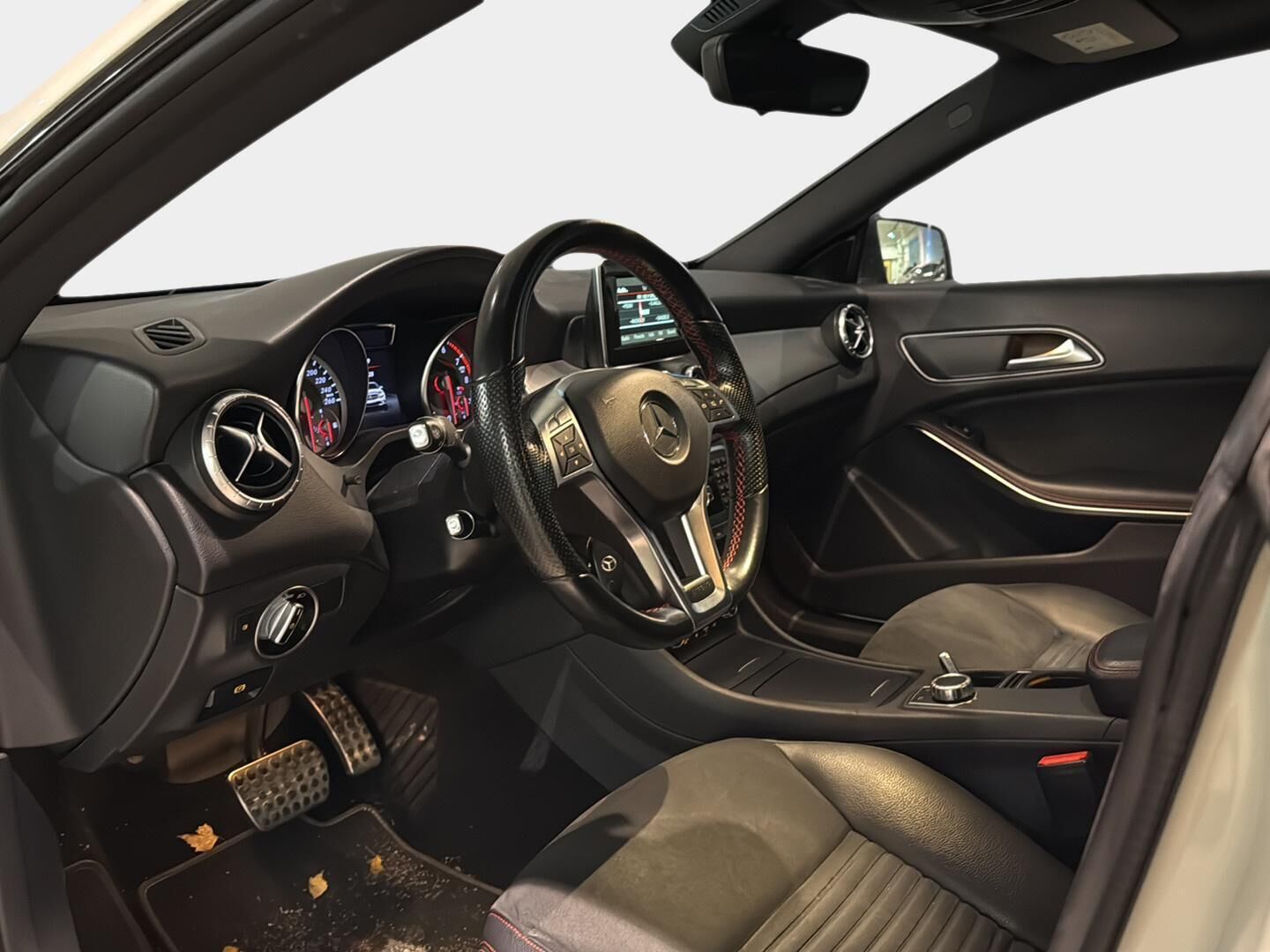 Mercedes-Benz CLA 2014 180 BE A Premium Business AMG *Webasto / Panorama / Bi-Xenon / Puolinahat / P.Kamera* - Hyvin huollettu ja siistikuntoinen CLA hyväkuntoisilla renkailla ja tyylikkäillä aluvanteilla! - Osta nyt, maksa vasta ensi vuonna