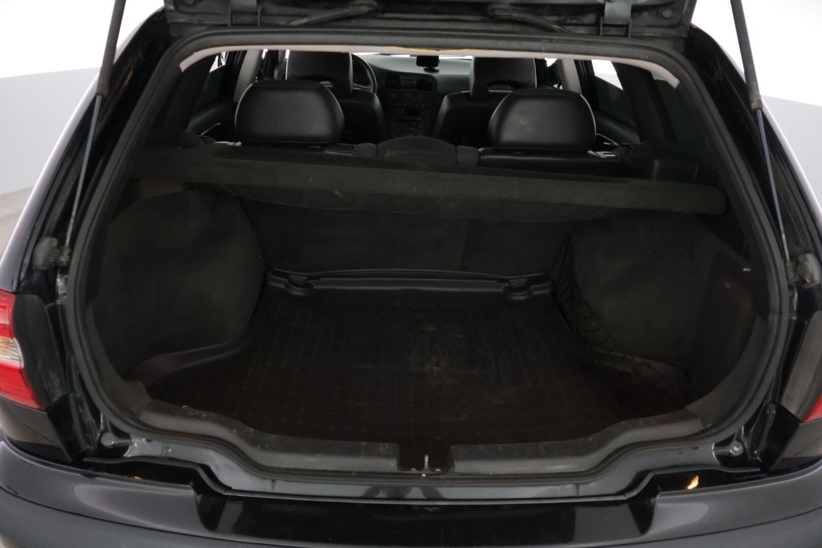 Volvo V40 2003 5D V40 WAGON 2.0 TURBO AUTOMATIC-VW2969/256 *Myydään huutokaupat.com* - Myydään huutokaupat.com! / Siisti 2.0 Turbo Volvo!
