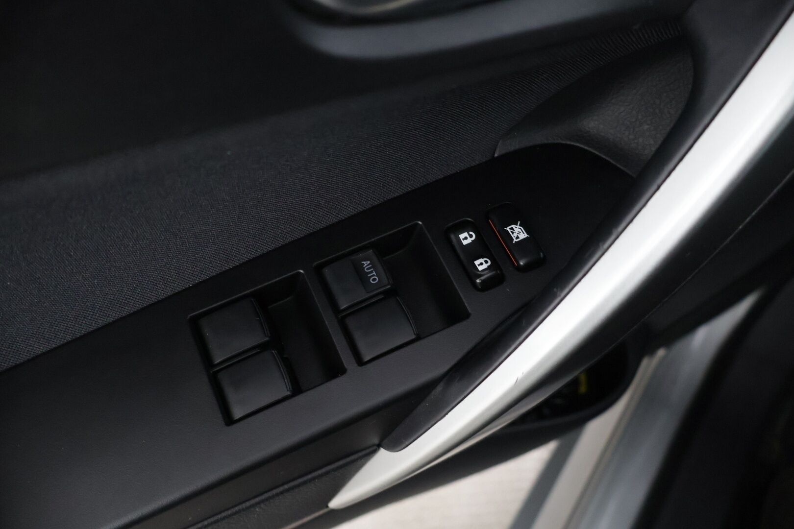 Toyota Auris 2014 Touring Sports 1,8 Hybrid Active * P-Kamera / Lohko+sisä / Vakionopeudensäädin / BT Audio * - Viimeisin huolto 2/26 180tkm! / Kahdet renkaat alumiinivanteilla! 