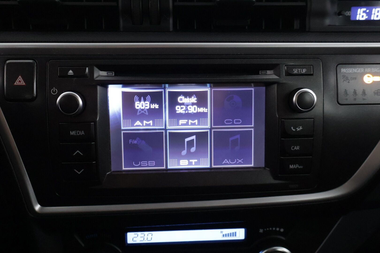 Toyota Auris 2014 Touring Sports 1,8 Hybrid Active * P-Kamera / Lohko+sisä / Vakionopeudensäädin / BT Audio * - Viimeisin huolto 2/26 180tkm! / Kahdet renkaat alumiinivanteilla! 