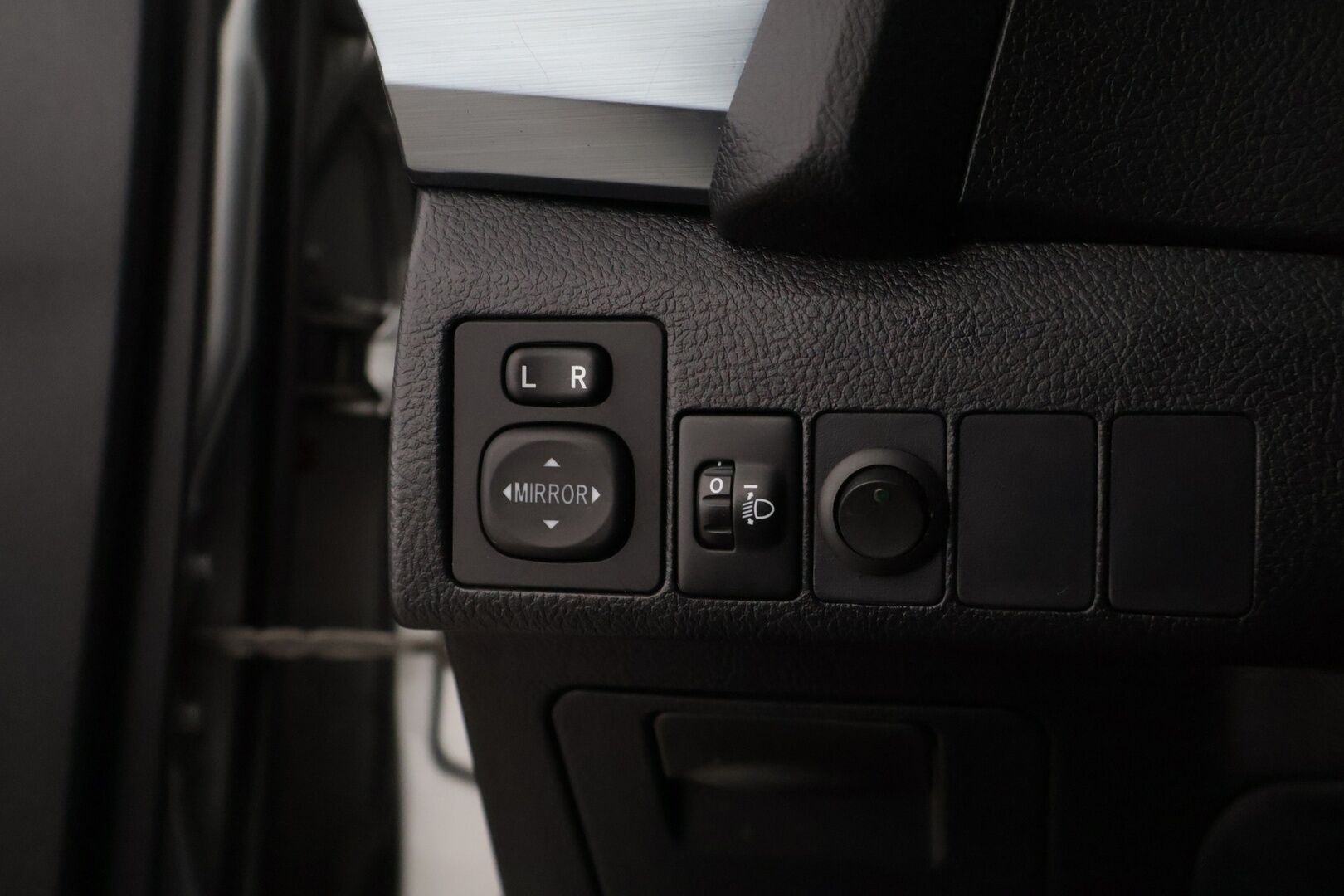 Toyota Auris 2014 Touring Sports 1,8 Hybrid Active * P-Kamera / Lohko+sisä / Vakionopeudensäädin / BT Audio * - Viimeisin huolto 2/26 180tkm! / Kahdet renkaat alumiinivanteilla! 