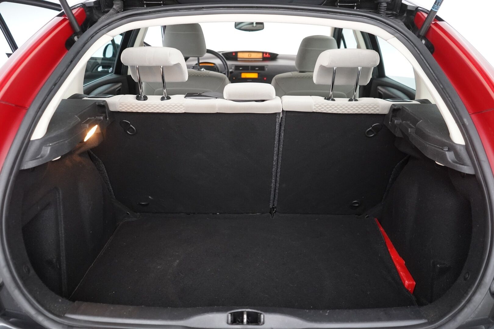 Citroen C4 2007 2.0i VTR Berline Autom. *Vakionopeudensäädin / Lohko+Sisä / Ilmastointi * - * Siisti / Kahdet hyvät renkaat / Pienet kilometrit*