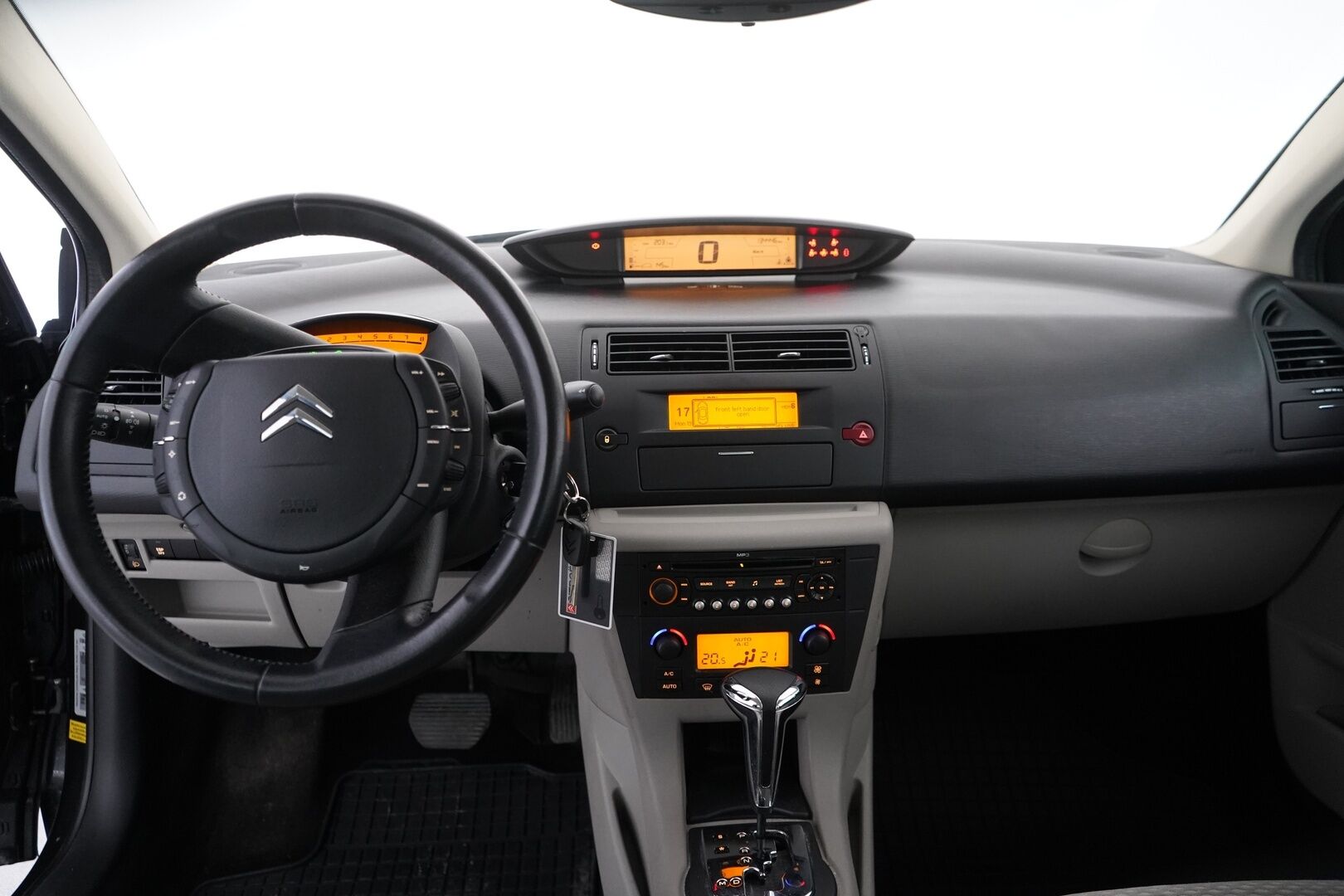 Citroen C4 2007 2.0i VTR Berline Autom. *Vakionopeudensäädin / Lohko+Sisä / Ilmastointi * - * Siisti / Kahdet hyvät renkaat / Pienet kilometrit*