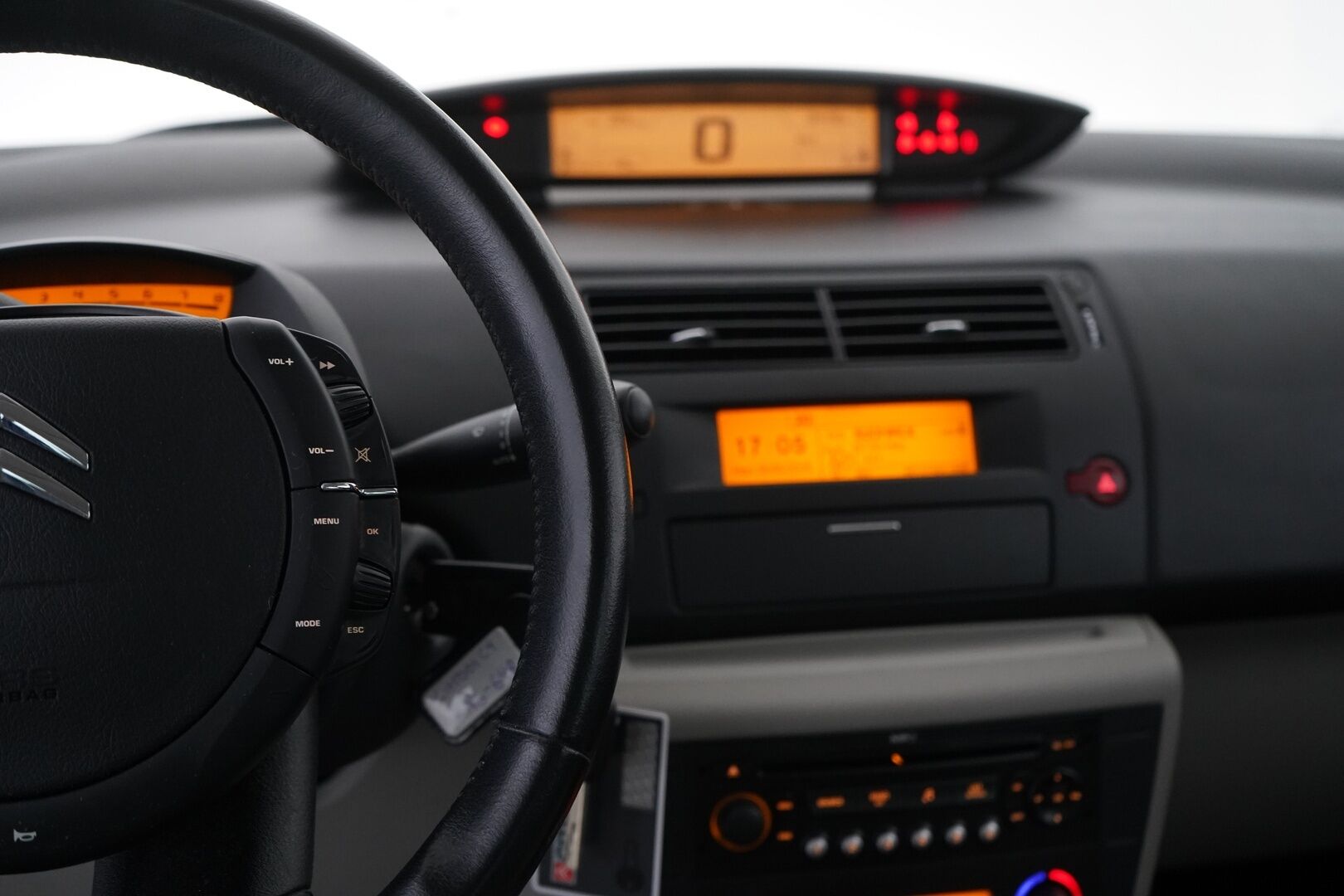 Citroen C4 2007 2.0i VTR Berline Autom. *Vakionopeudensäädin / Lohko+Sisä / Ilmastointi * - * Siisti / Kahdet hyvät renkaat / Pienet kilometrit*
