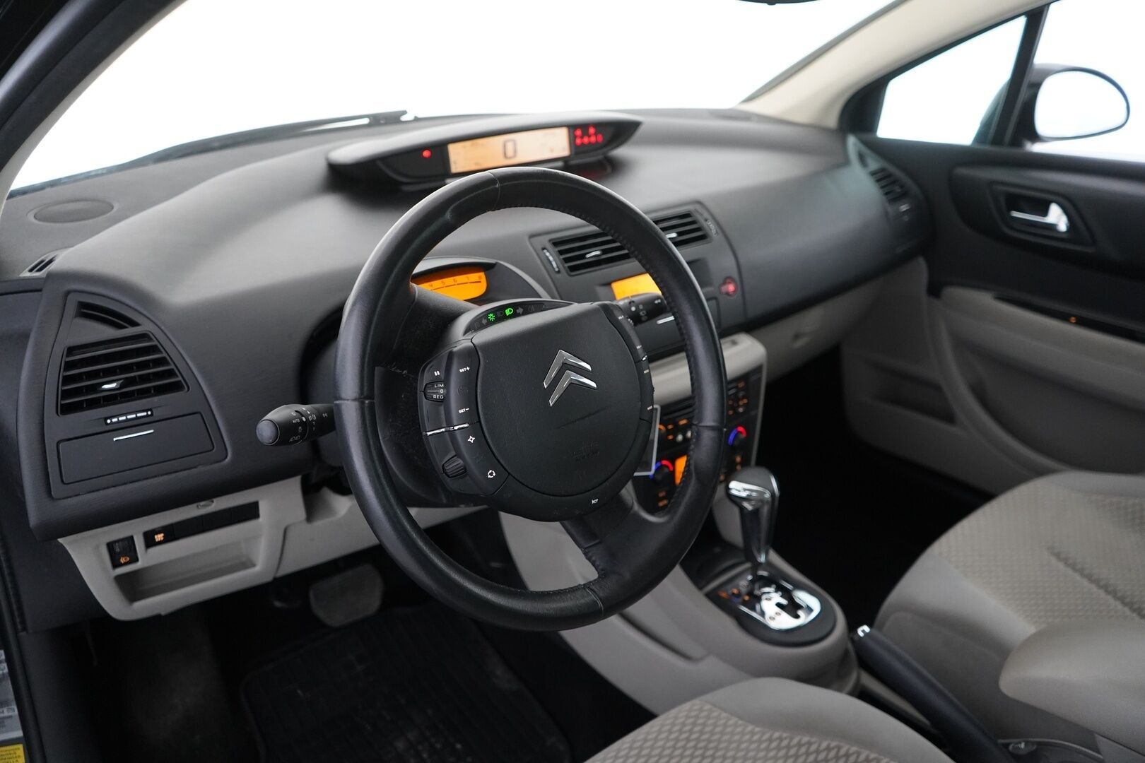 Citroen C4 2007 2.0i VTR Berline Autom. *Vakionopeudensäädin / Lohko+Sisä / Ilmastointi * - * Siisti / Kahdet hyvät renkaat / Pienet kilometrit*