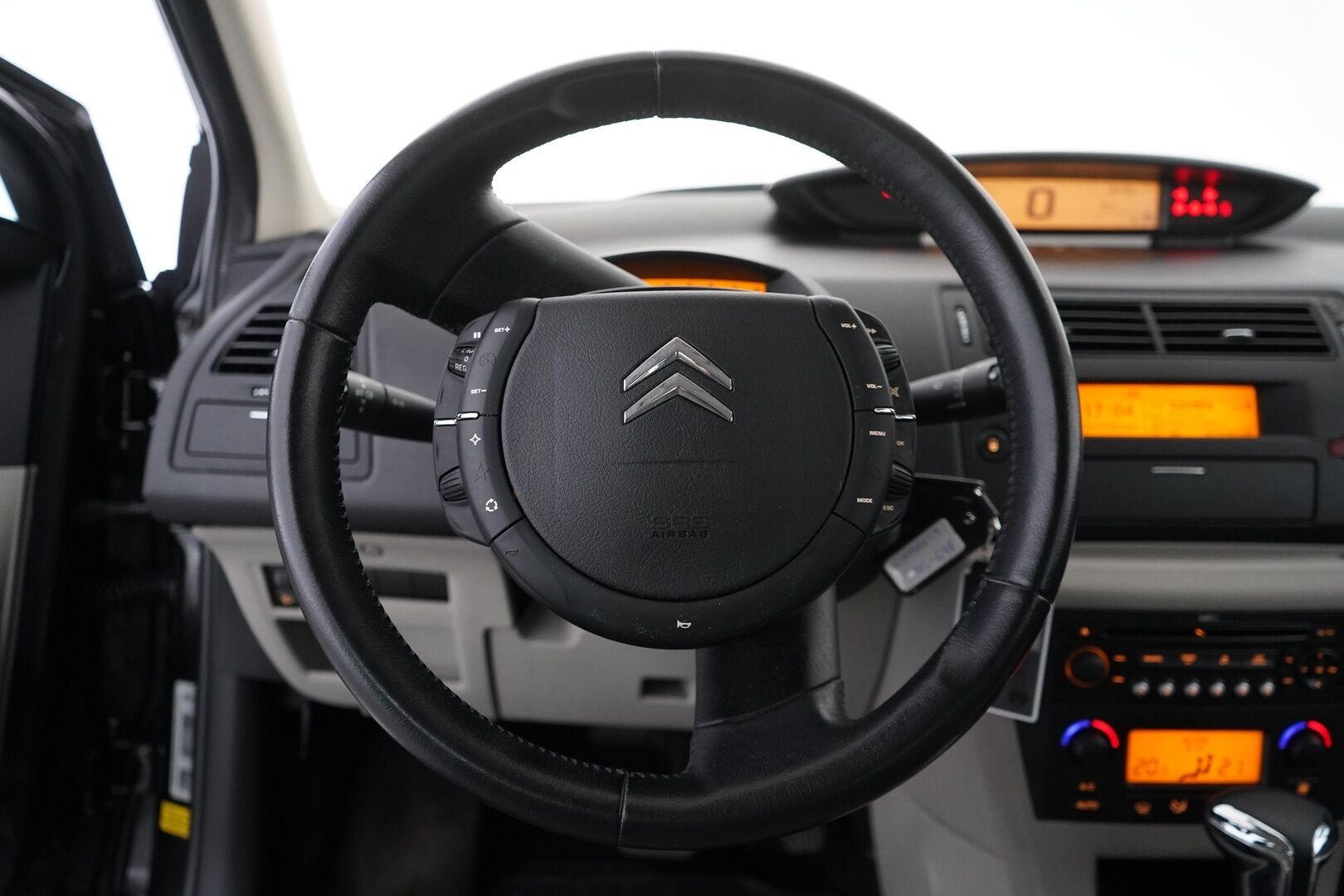 Citroen C4 2007 2.0i VTR Berline Autom. *Vakionopeudensäädin / Lohko+Sisä / Ilmastointi * - * Siisti / Kahdet hyvät renkaat / Pienet kilometrit*