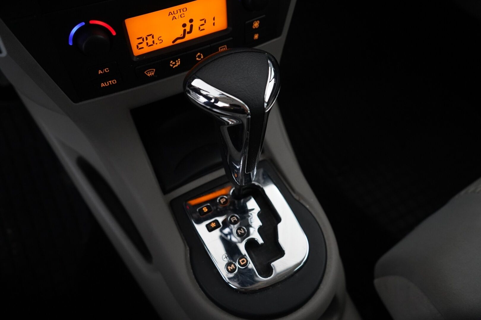 Citroen C4 2007 2.0i VTR Berline Autom. *Vakionopeudensäädin / Lohko+Sisä / Ilmastointi * - * Siisti / Kahdet hyvät renkaat / Pienet kilometrit*