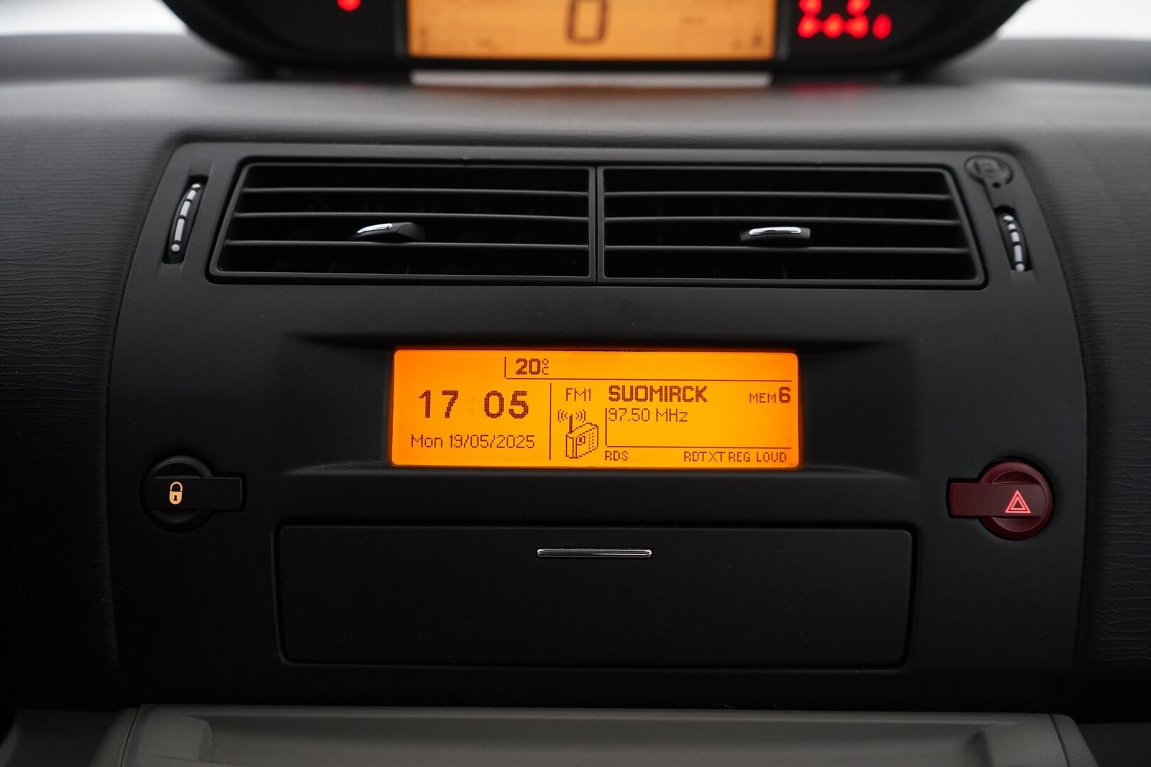 Citroen C4 2007 2.0i VTR Berline Autom. *Vakionopeudensäädin / Lohko+Sisä / Ilmastointi * - * Siisti / Kahdet hyvät renkaat / Pienet kilometrit*