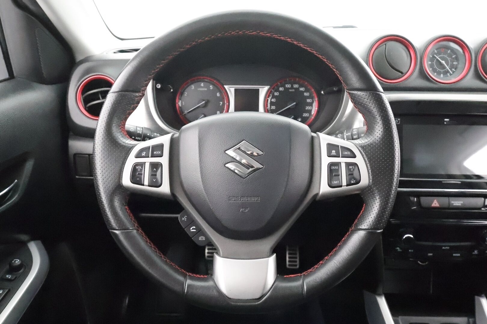 Suzuki Vitara 2016 1,4 BOOSTERJET 4WD S 6MT * ACC / P.kamera / LED / Navi / Lohko+Sisä / Koukku / Keyless / Puolinahat * - Suomi-auto / Kahdet renkaat aluvanteilla 