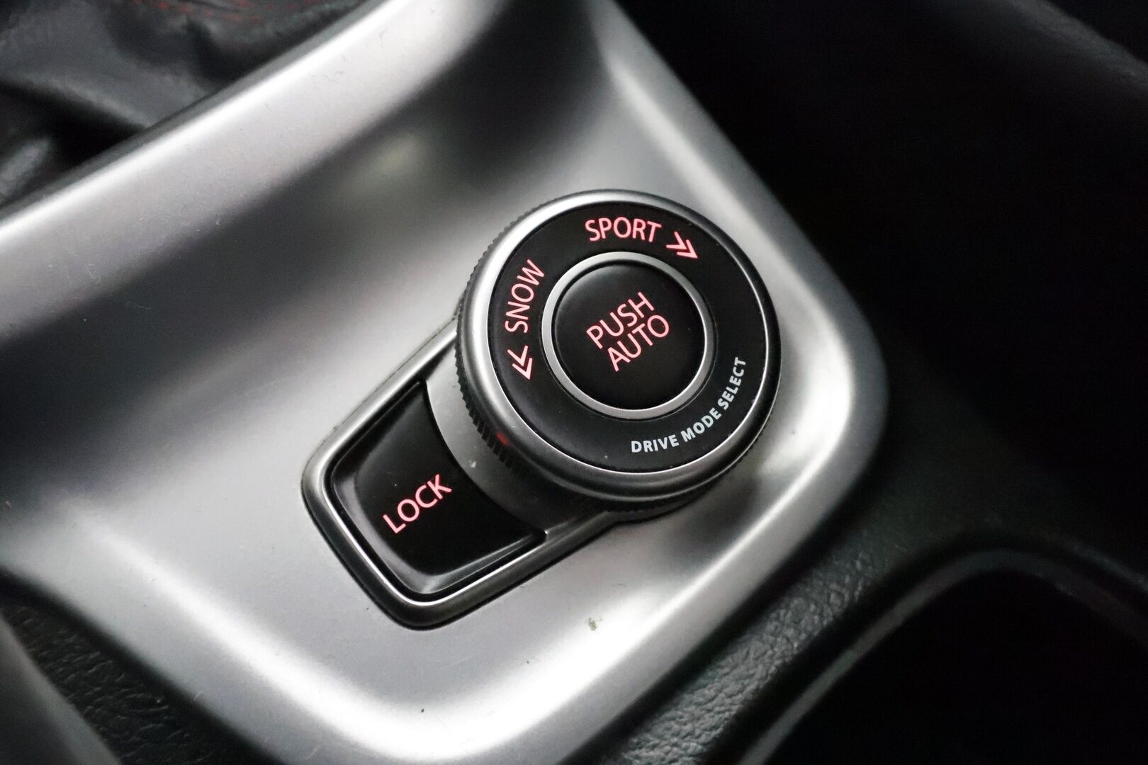 Suzuki Vitara 2016 1,4 BOOSTERJET 4WD S 6MT * ACC / P.kamera / LED / Navi / Lohko+Sisä / Koukku / Keyless / Puolinahat * - Suomi-auto / Kahdet renkaat aluvanteilla 