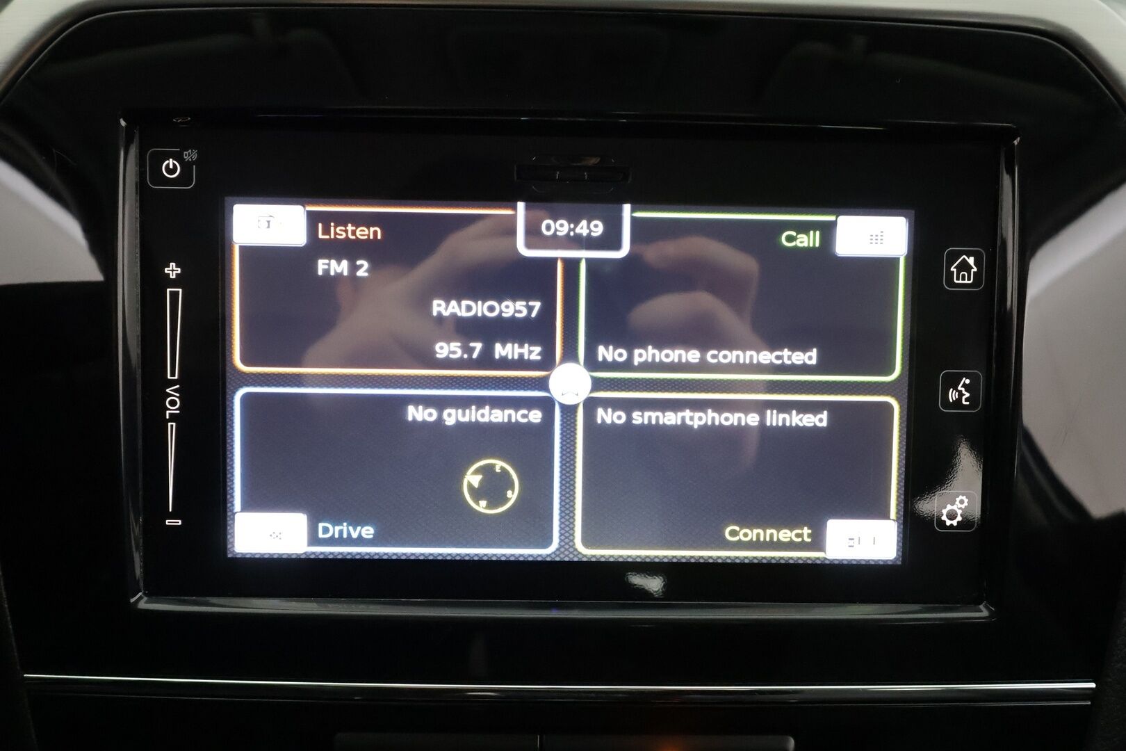 Suzuki Vitara 2016 1,4 BOOSTERJET 4WD S 6MT * ACC / P.kamera / LED / Navi / Lohko+Sisä / Koukku / Keyless / Puolinahat * - Suomi-auto / Kahdet renkaat aluvanteilla 