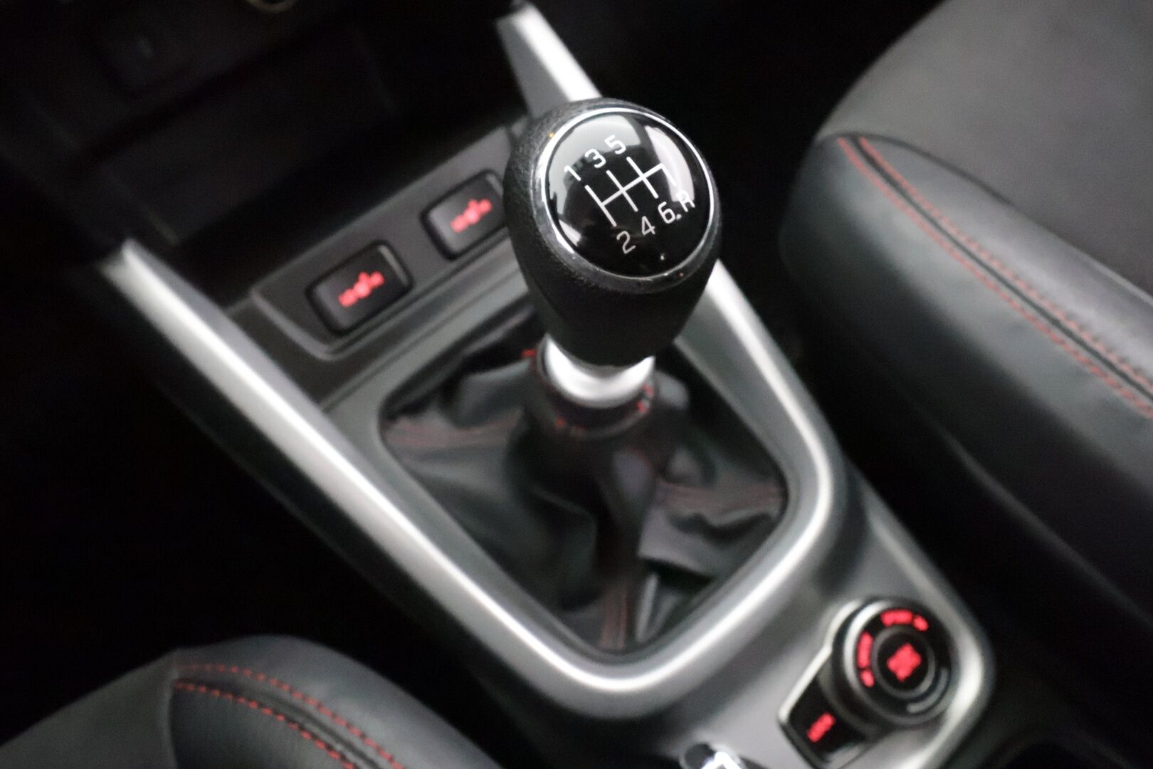 Suzuki Vitara 2016 1,4 BOOSTERJET 4WD S 6MT * ACC / P.kamera / LED / Navi / Lohko+Sisä / Koukku / Keyless / Puolinahat * - Suomi-auto / Kahdet renkaat aluvanteilla 