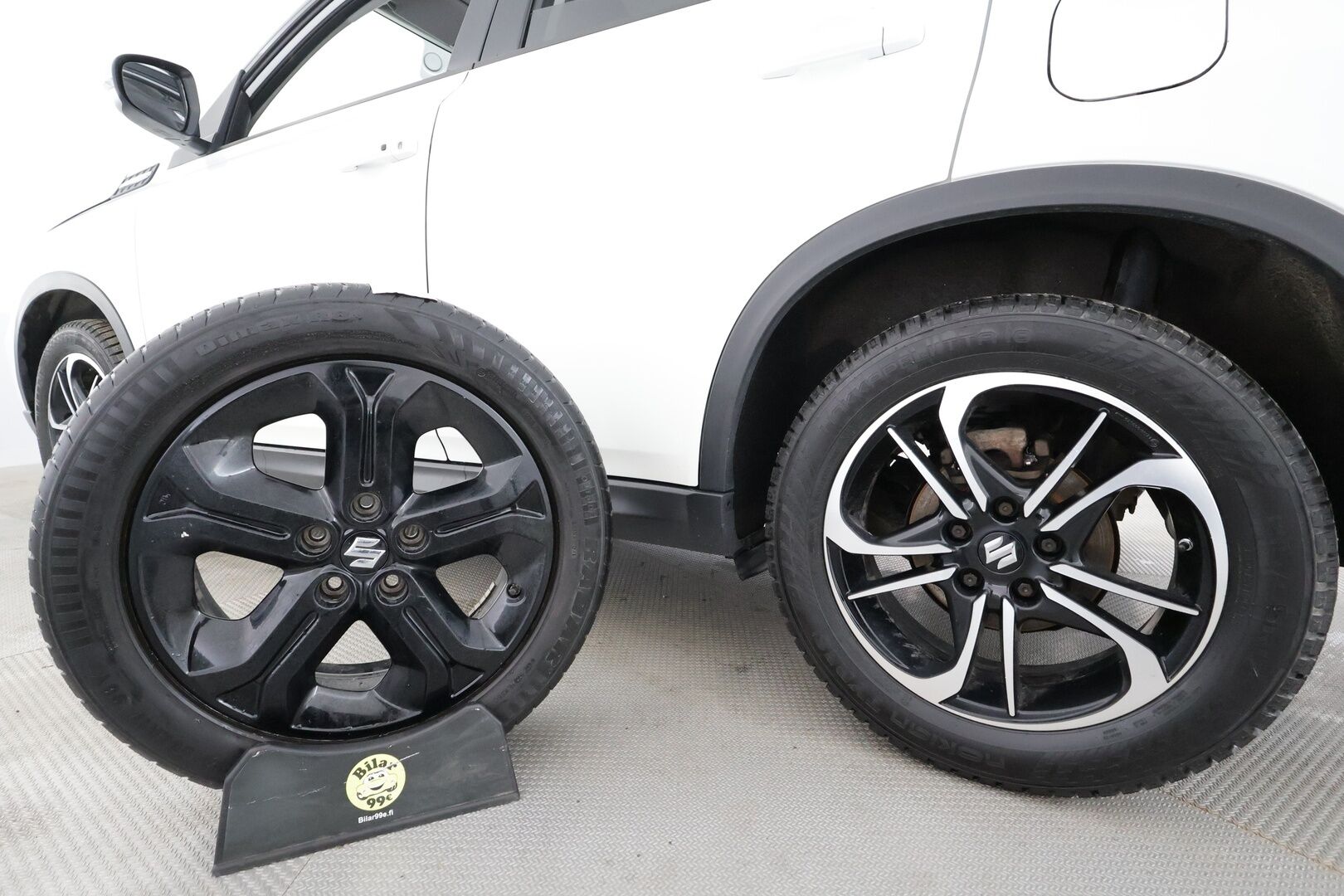 Suzuki Vitara 2016 1,4 BOOSTERJET 4WD S 6MT * ACC / P.kamera / LED / Navi / Lohko+Sisä / Koukku / Keyless / Puolinahat * - Suomi-auto / Kahdet renkaat aluvanteilla 