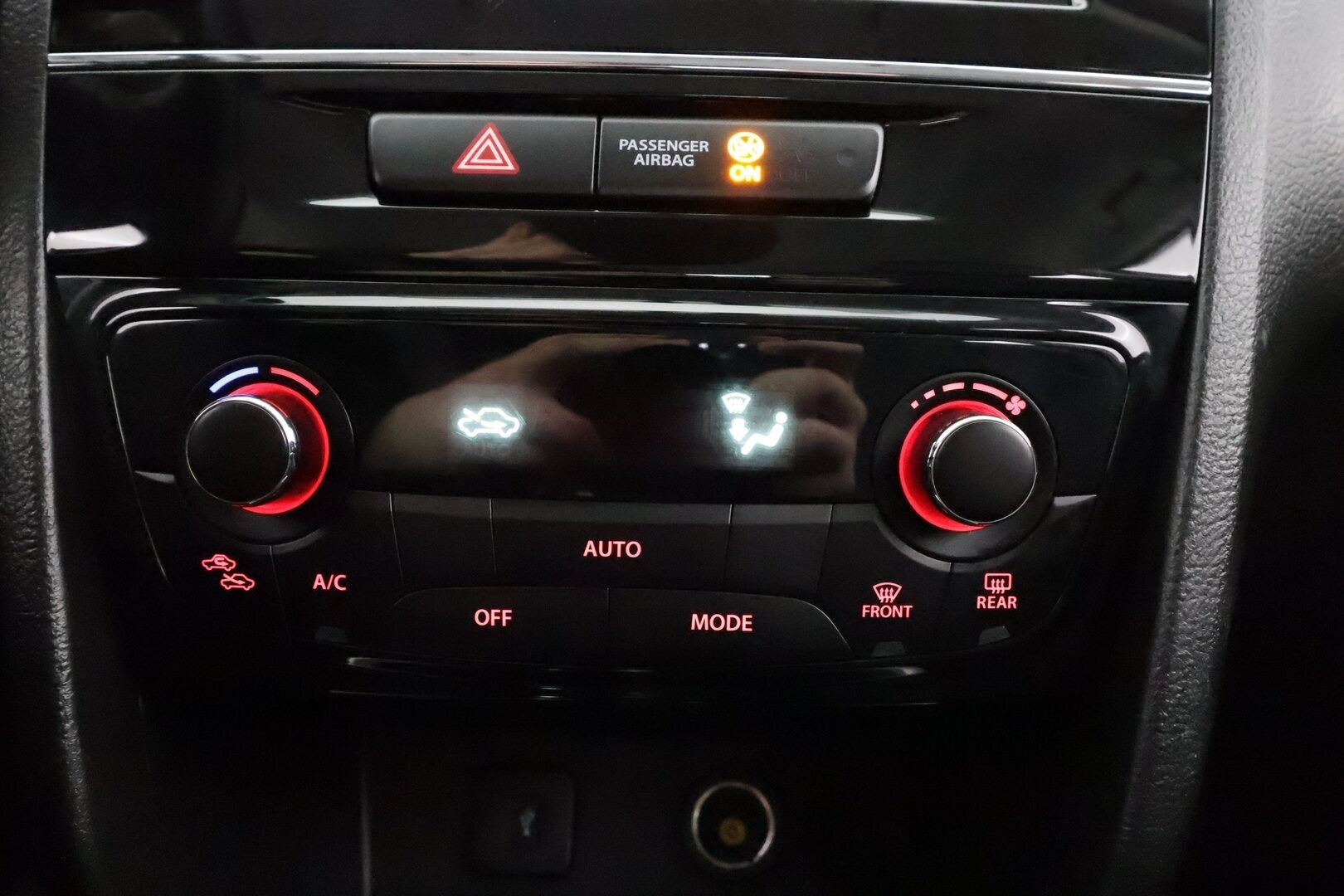 Suzuki Vitara 2016 1,4 BOOSTERJET 4WD S 6MT * ACC / P.kamera / LED / Navi / Lohko+Sisä / Koukku / Keyless / Puolinahat * - Suomi-auto / Kahdet renkaat aluvanteilla 