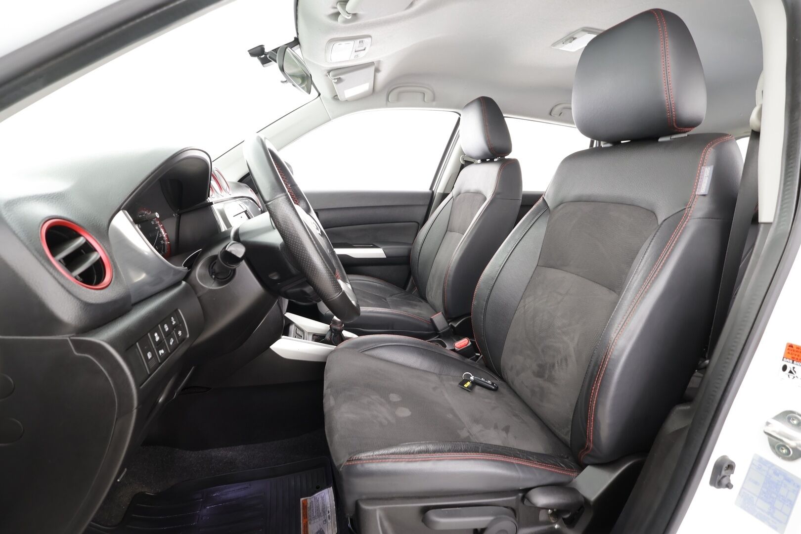 Suzuki Vitara 2016 1,4 BOOSTERJET 4WD S 6MT * ACC / P.kamera / LED / Navi / Lohko+Sisä / Koukku / Keyless / Puolinahat * - Suomi-auto / Kahdet renkaat aluvanteilla 