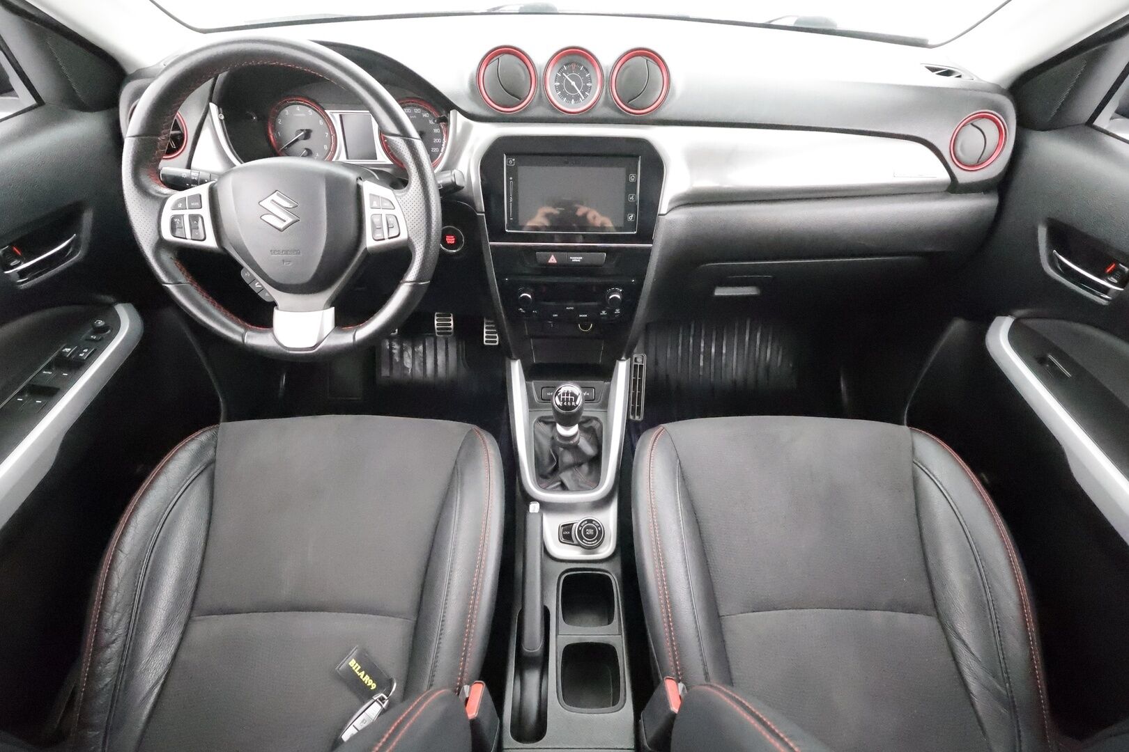 Suzuki Vitara 2016 1,4 BOOSTERJET 4WD S 6MT * ACC / P.kamera / LED / Navi / Lohko+Sisä / Koukku / Keyless / Puolinahat * - Suomi-auto / Kahdet renkaat aluvanteilla 