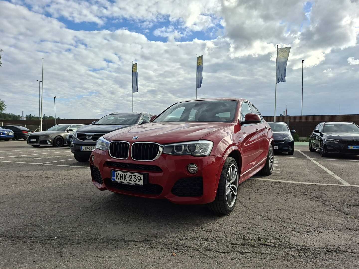 BMW X4 2016 F26 xDrive20i A X Edition M-Sport - Melbourne Red | Webasto Kaukosäätimellä | Harman&Kardon |  Kattoluukku | Muistinahat  | BT | 2x Renkaat&Alumiinvanteet