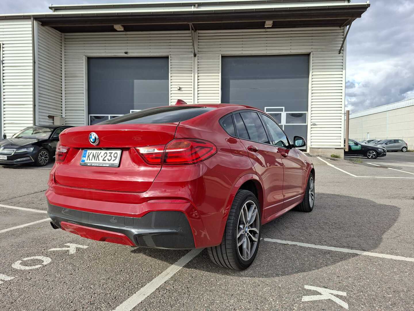 BMW X4 2016 F26 xDrive20i A X Edition M-Sport - Melbourne Red | Webasto Kaukosäätimellä | Harman&Kardon |  Kattoluukku | Muistinahat  | BT | 2x Renkaat&Alumiinvanteet