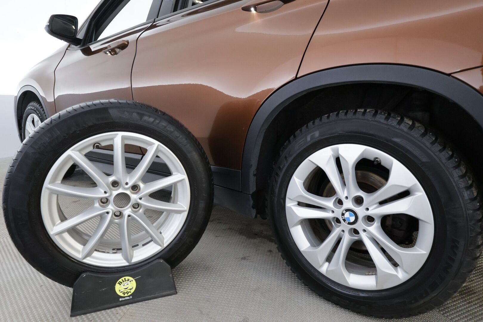 BMW X1 2016 F48 xDrive18d A Business * Vakkari / P.kamera / LED / Navi / Sporttipenkit / Koukku / Hifi / Comfort Access * - 1.Om Suomi-auto / Kahdet renkaat aluvanteilla - HULLU BLACKWEEK KORKOTARJOUS 2,49%