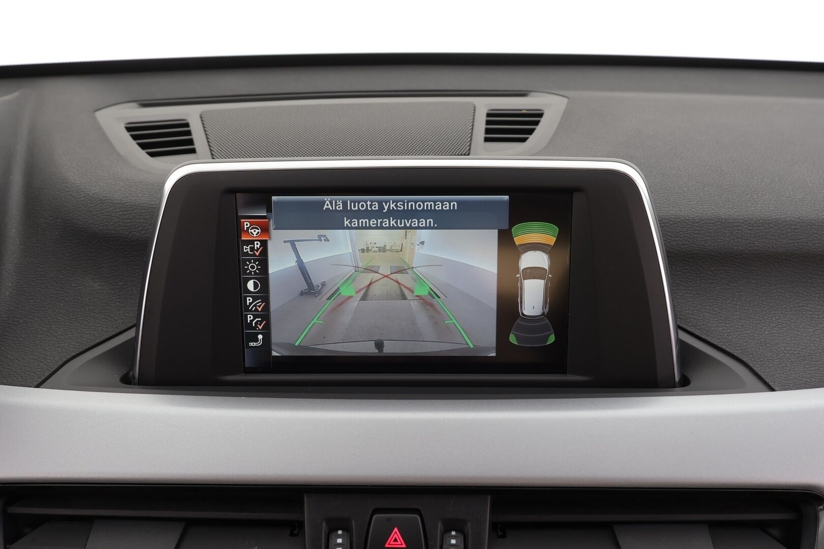 BMW X1 2016 F48 xDrive18d A Business * Vakkari / P.kamera / LED / Navi / Sporttipenkit / Koukku / Hifi / Comfort Access * - 1.Om Suomi-auto / Kahdet renkaat aluvanteilla - HULLU BLACKWEEK KORKOTARJOUS 2,49%