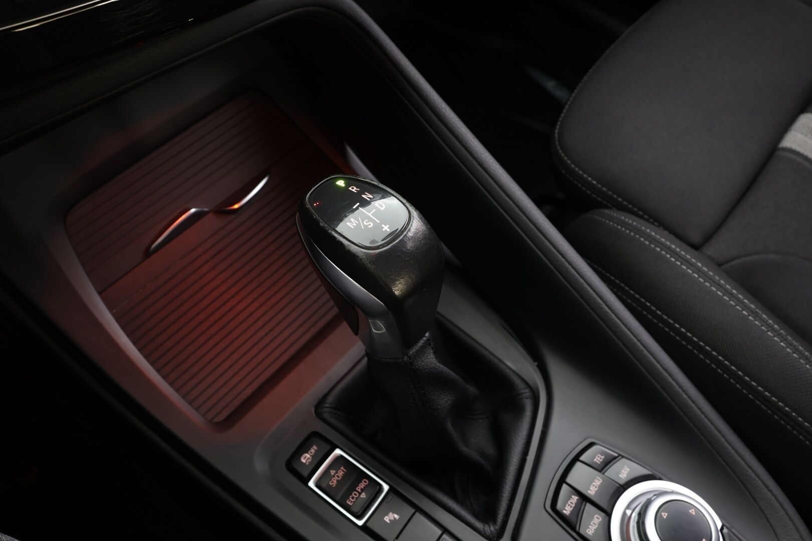 BMW X1 2016 F48 xDrive18d A Business * Vakkari / P.kamera / LED / Navi / Sporttipenkit / Koukku / Hifi / Comfort Access * - 1.Om Suomi-auto / Kahdet renkaat aluvanteilla - HULLU BLACKWEEK KORKOTARJOUS 2,49%