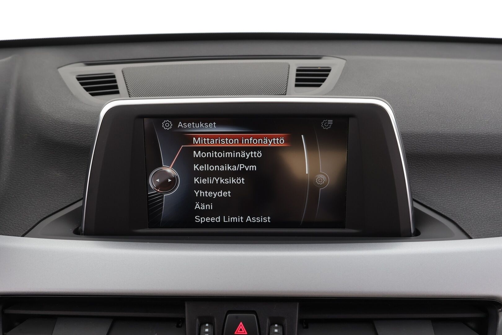 BMW X1 2016 F48 xDrive18d A Business * Vakkari / P.kamera / LED / Navi / Sporttipenkit / Koukku / Hifi / Comfort Access * - 1.Om Suomi-auto / Kahdet renkaat aluvanteilla - HULLU BLACKWEEK KORKOTARJOUS 2,49%